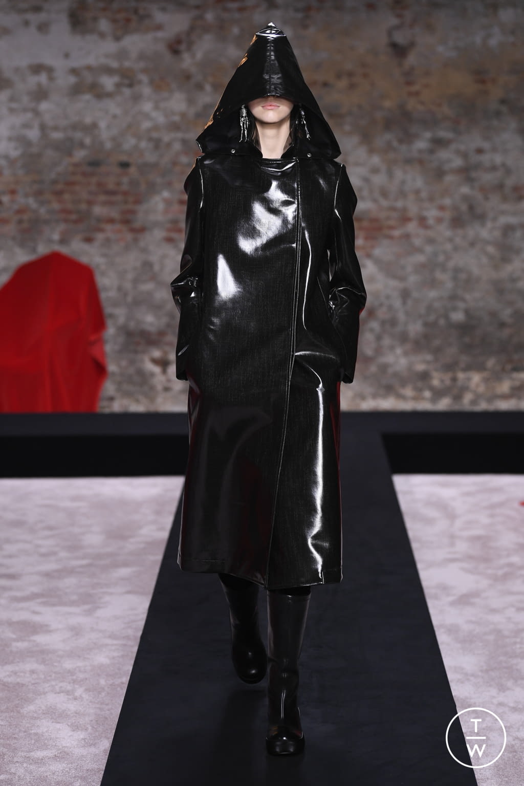 Fashion Week London Fall/Winter 2022 look 48 from the Raf Simons collection womenswear