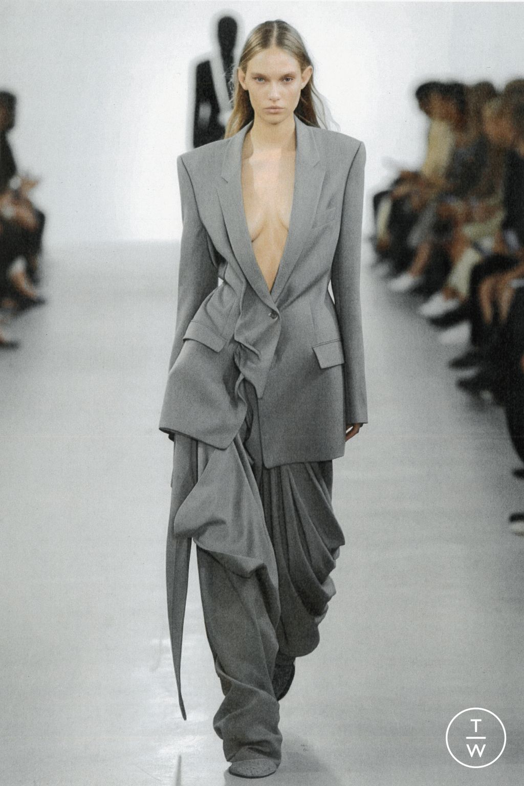 Fashion Week Paris Spring/Summer 2024 look 49 from the Heliot Emil collection 女装