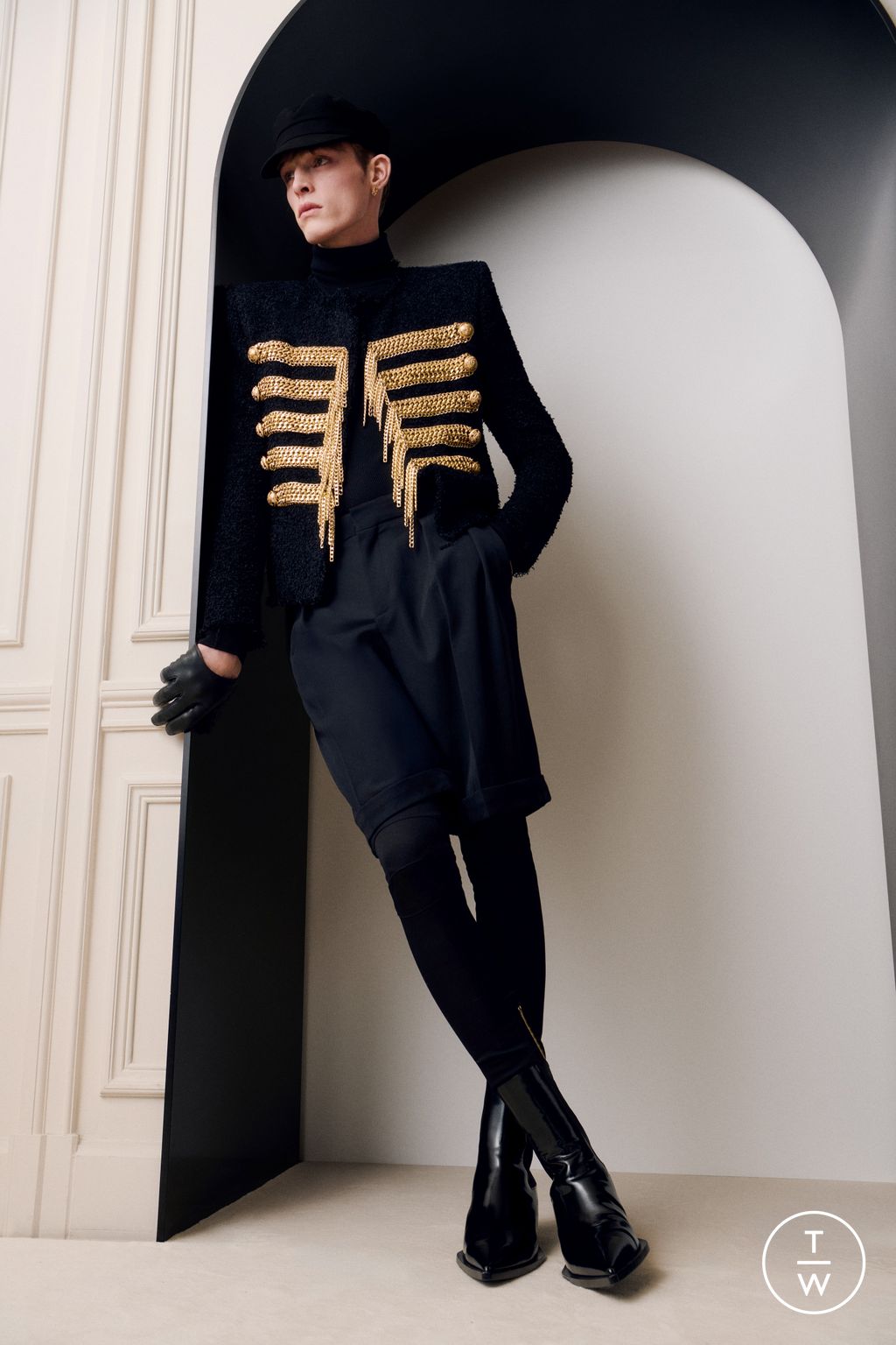 Fashion Week Paris Pre-Fall 2025 look 49 de la collection Balmain menswear