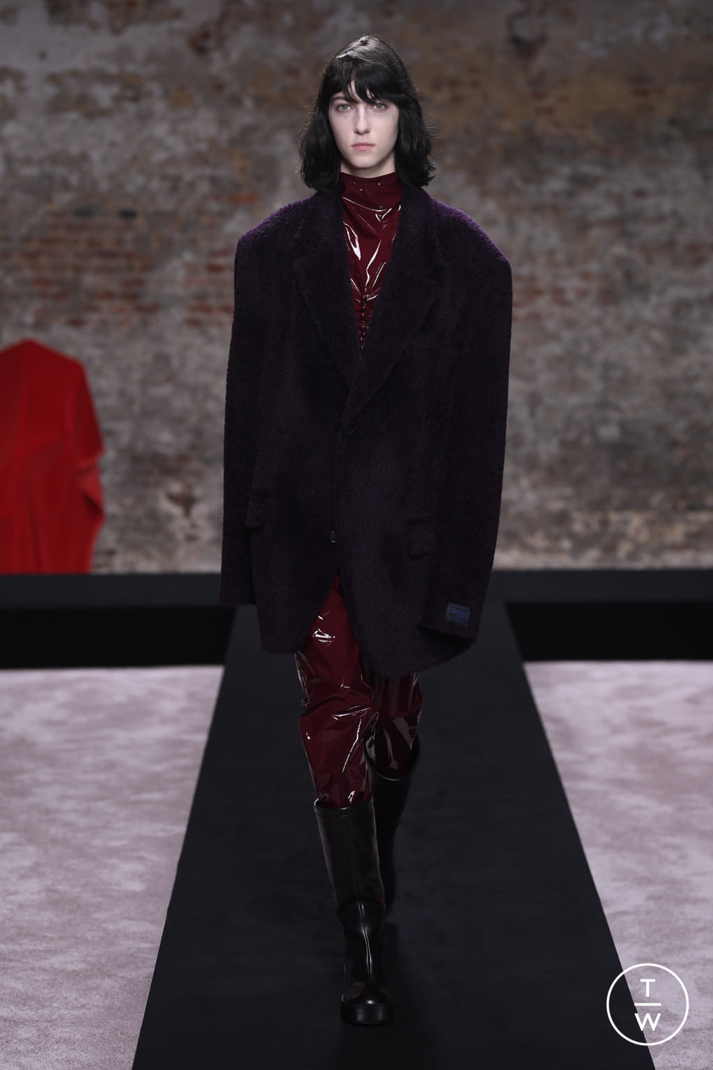 Fashion Week London Fall/Winter 2022 look 5 from the Raf Simons collection womenswear