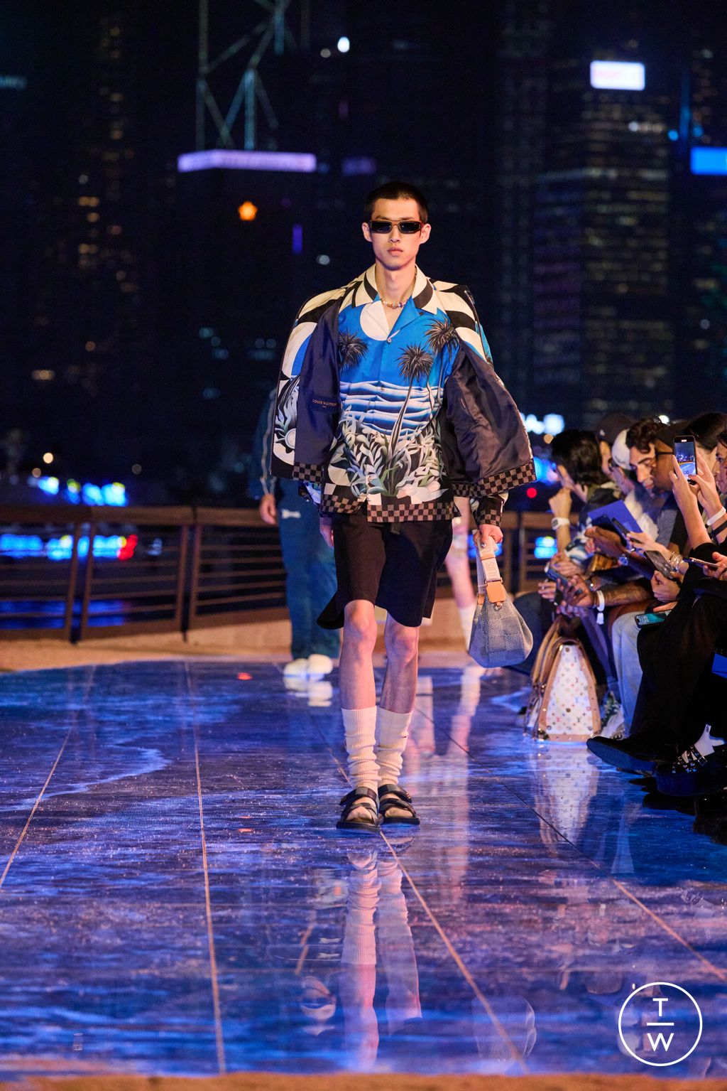 Fashion Week Paris Pre-Fall 2024 look 51 from the Louis Vuitton collection 男装