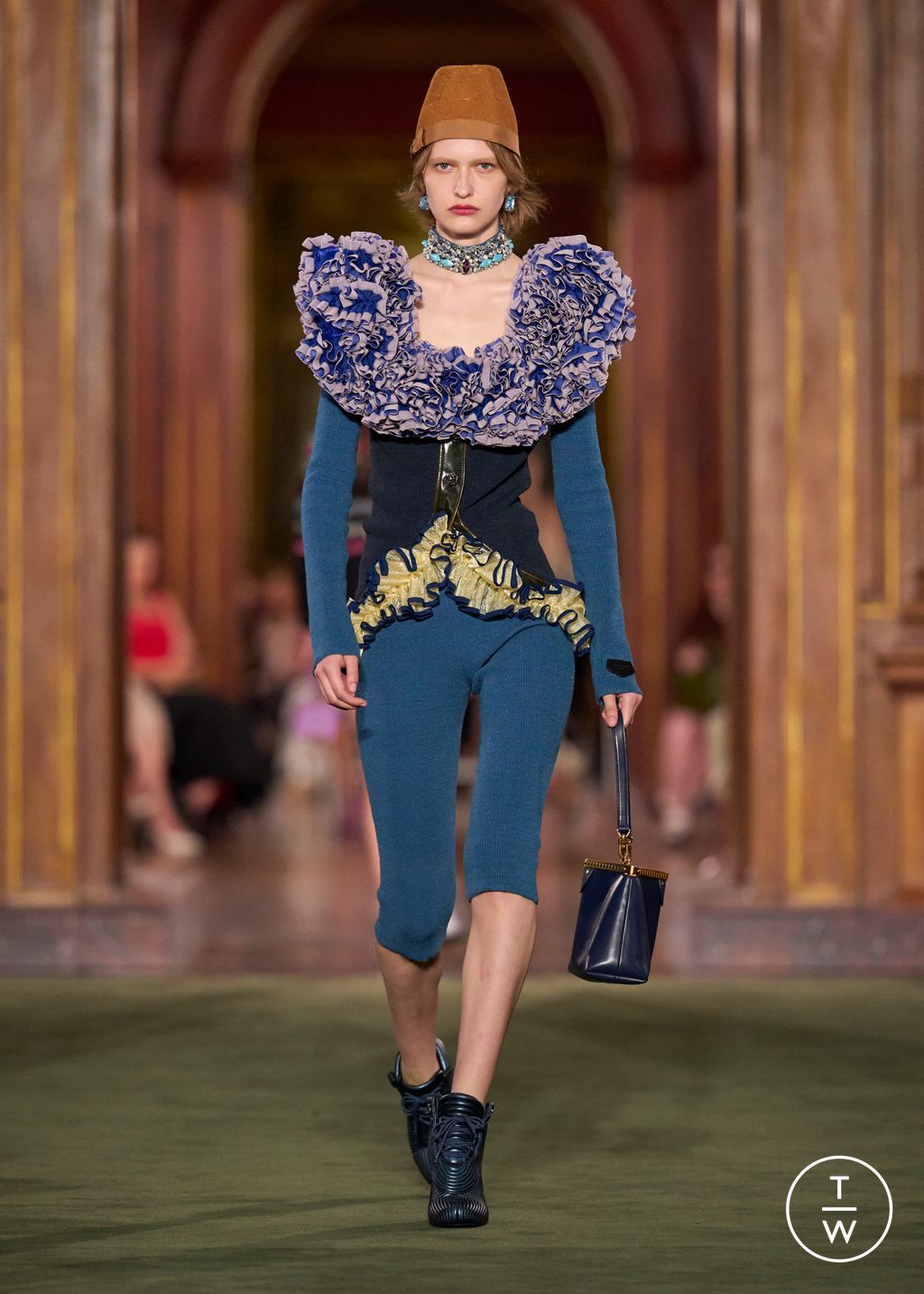 Fashion Week Paris Resort 2027 look 50 from the Louis Vuitton collection 女装