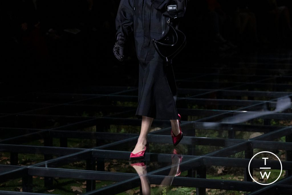 Fashion Week Milan Fall/Winter 2024 look 37 from the Prada collection 女装配饰