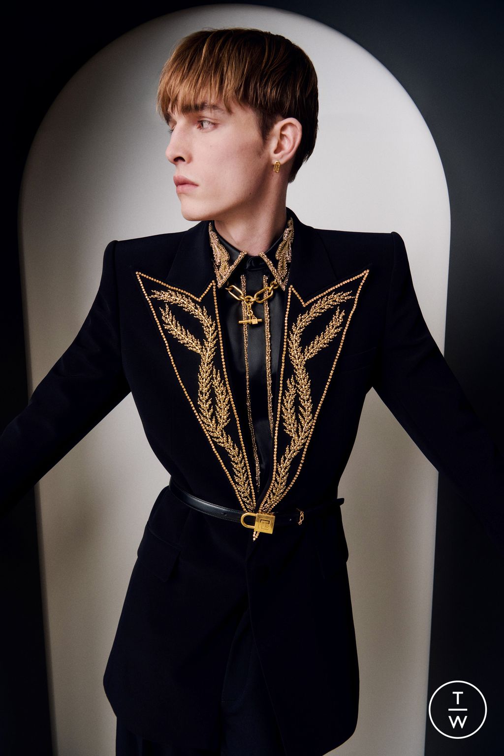 Fashion Week Paris Pre-Fall 2025 look 50 de la collection Balmain menswear