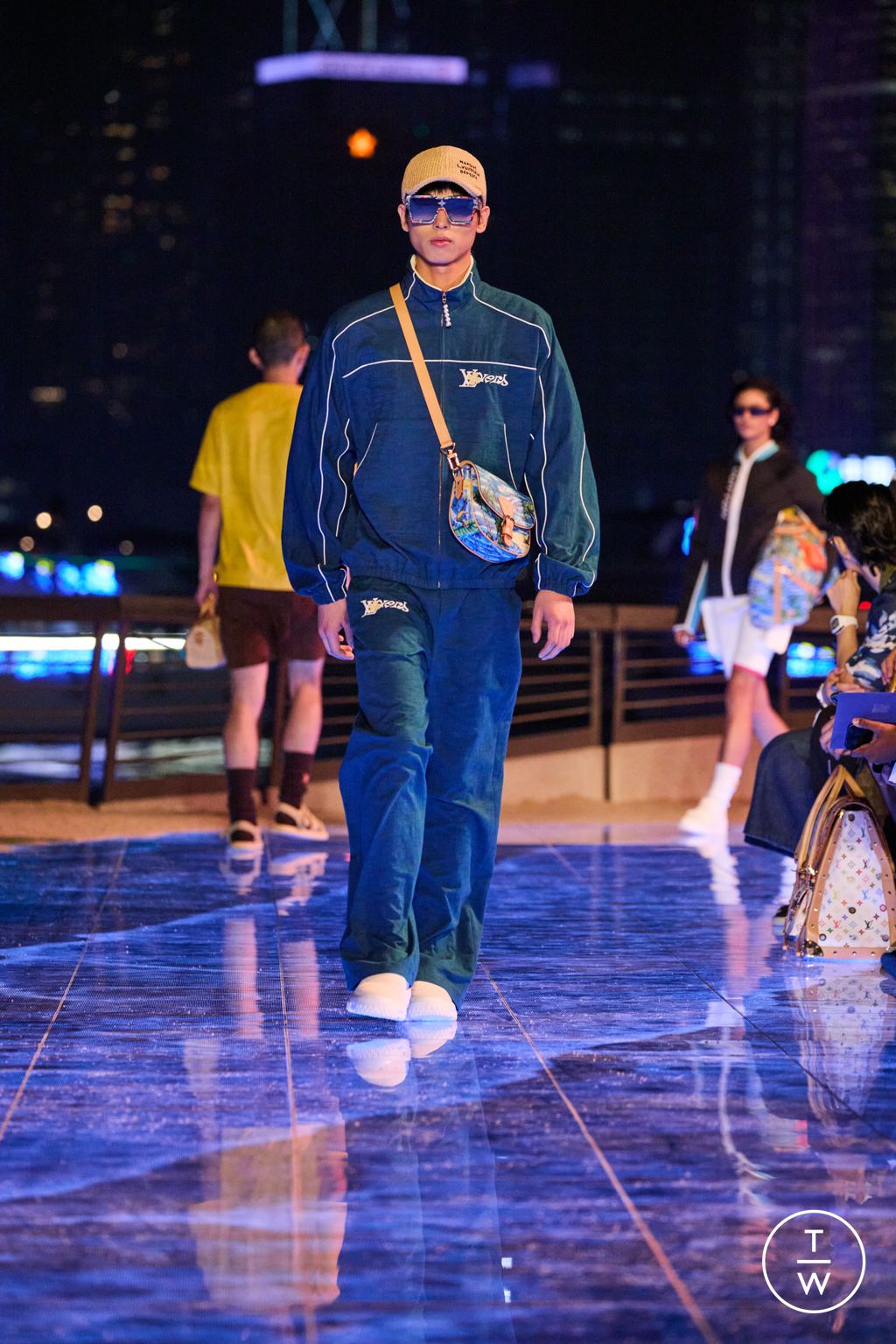 Fashion Week Paris Pre-Fall 2024 look 52 from the Louis Vuitton collection 男装