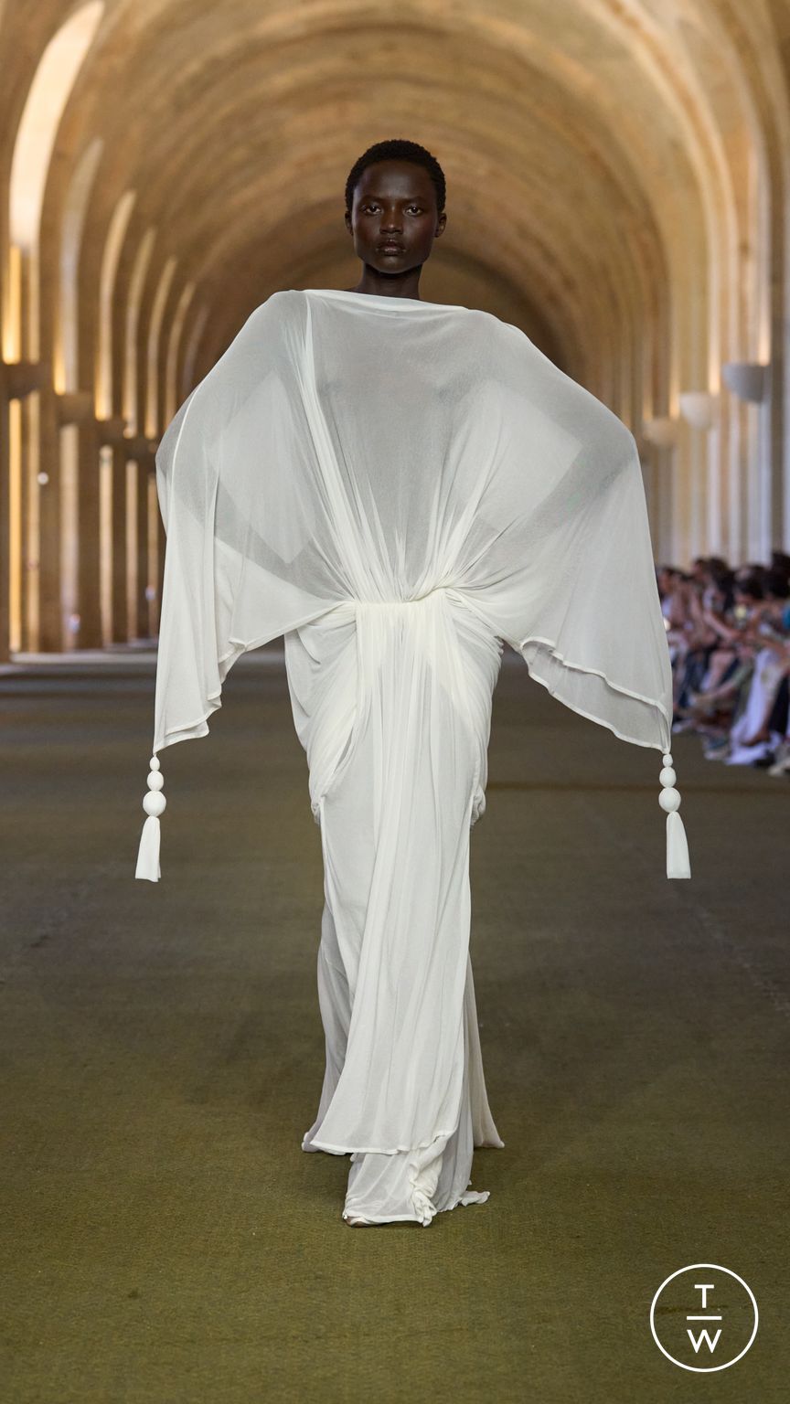 Fashion Week Paris Spring/Summer 2026 look 52 from the Jacquemus collection menswear