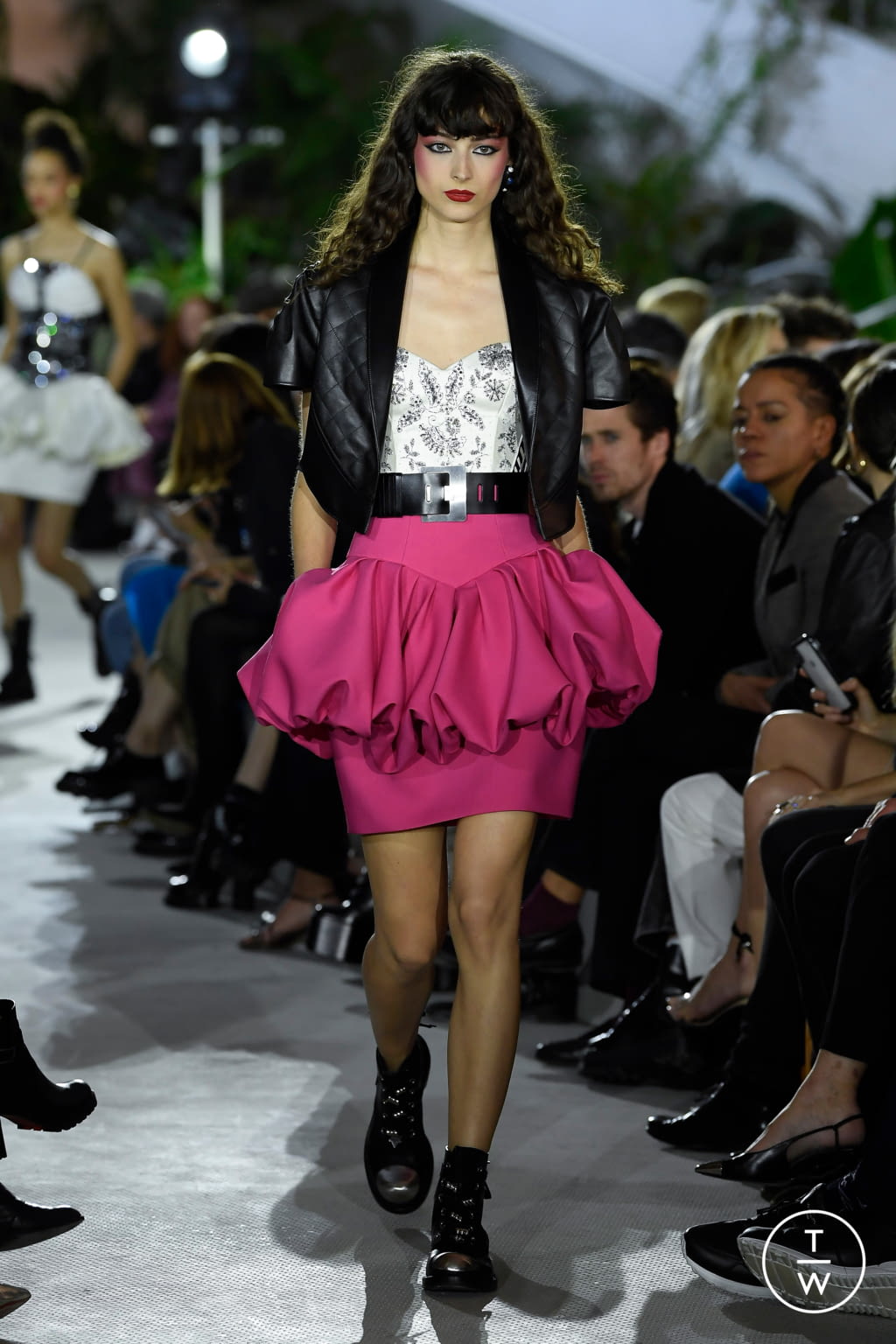 Fashion Week Paris Resort 2020 look 52 from the Louis Vuitton collection 女装