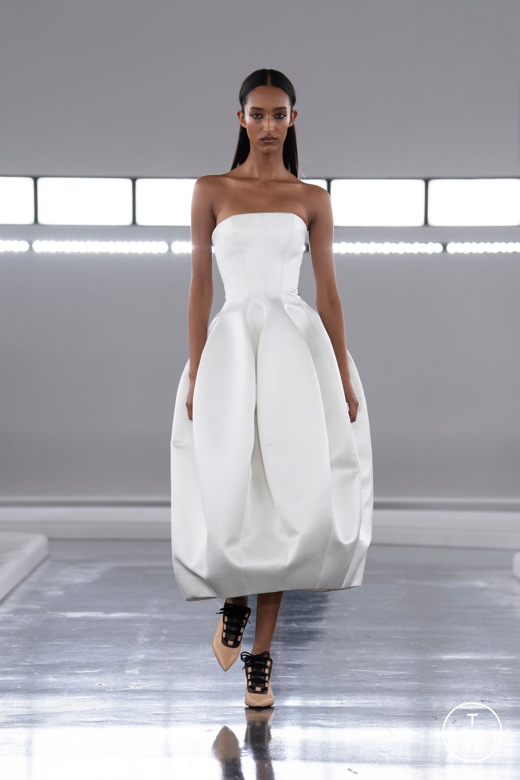 Fashion Week Paris Pre-Fall 2024 look 53 de la collection Louis Vuitton womenswear