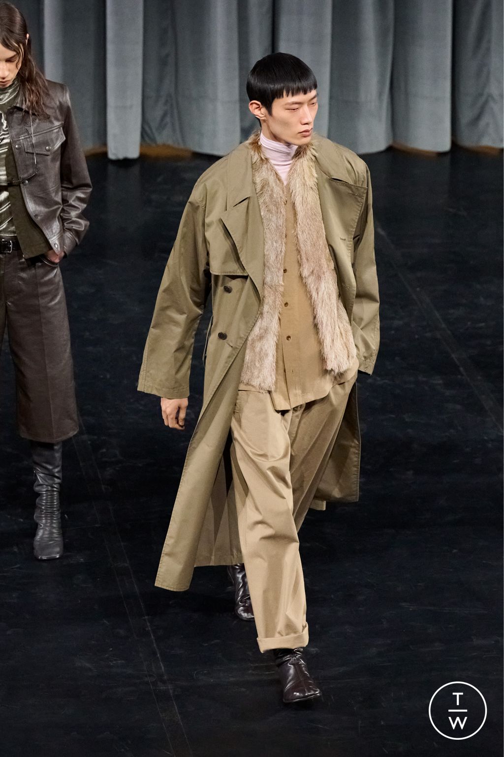 Fashion Week Paris Fall/Winter 2026 look 54 from the Lemaire collection menswear