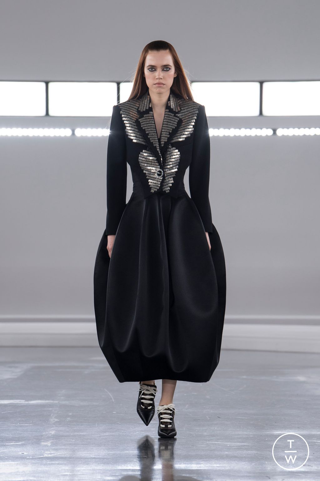 Fashion Week Paris Pre-Fall 2024 look 55 from the Louis Vuitton collection 女装