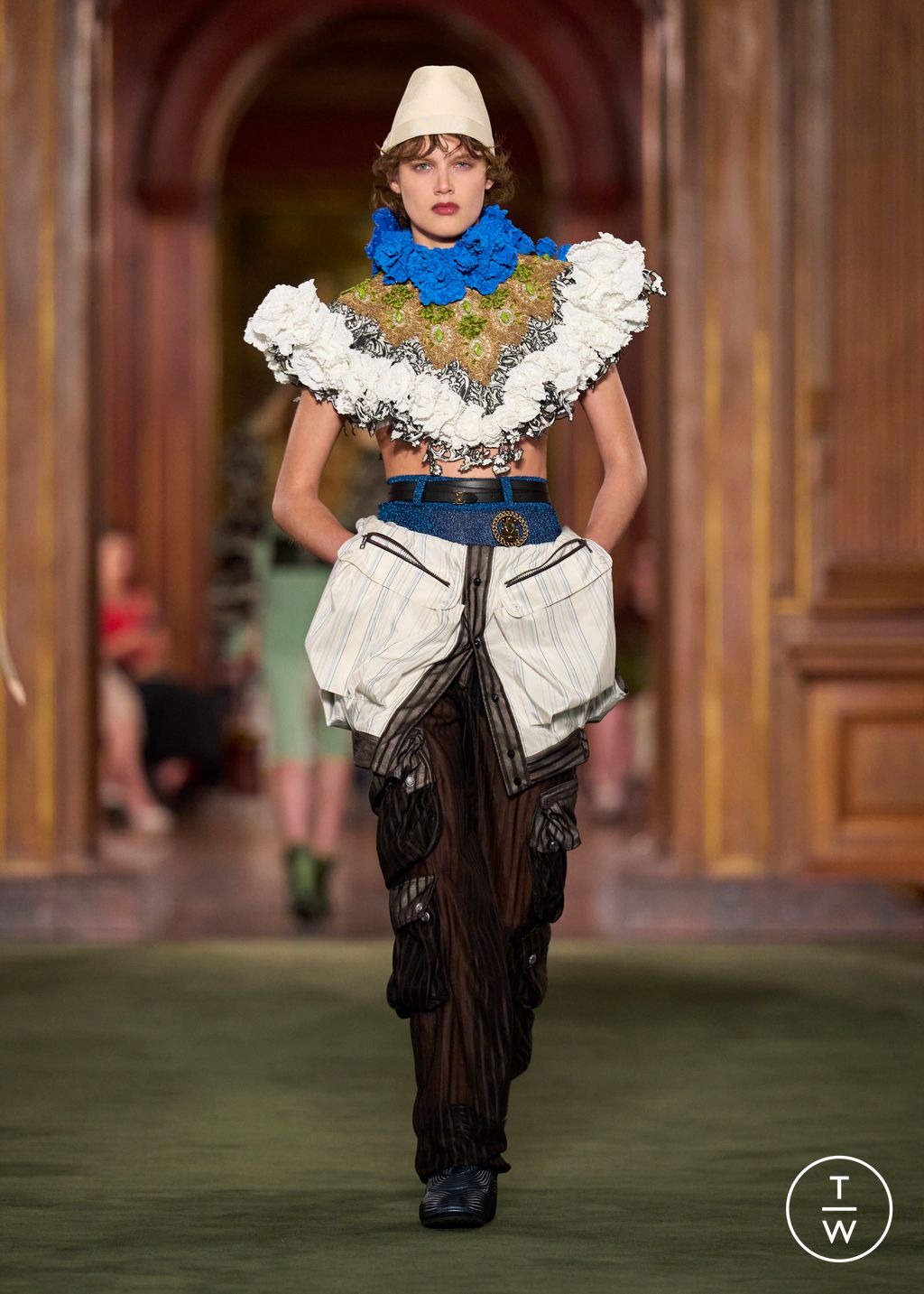 Fashion Week Paris Resort 2027 look 56 from the Louis Vuitton collection 女装