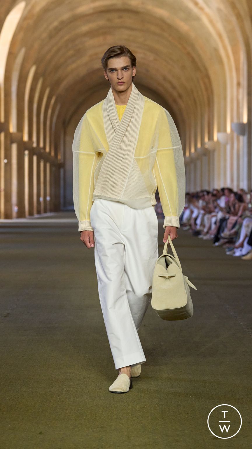 Fashion Week Paris Spring/Summer 2026 look 57 from the Jacquemus collection menswear