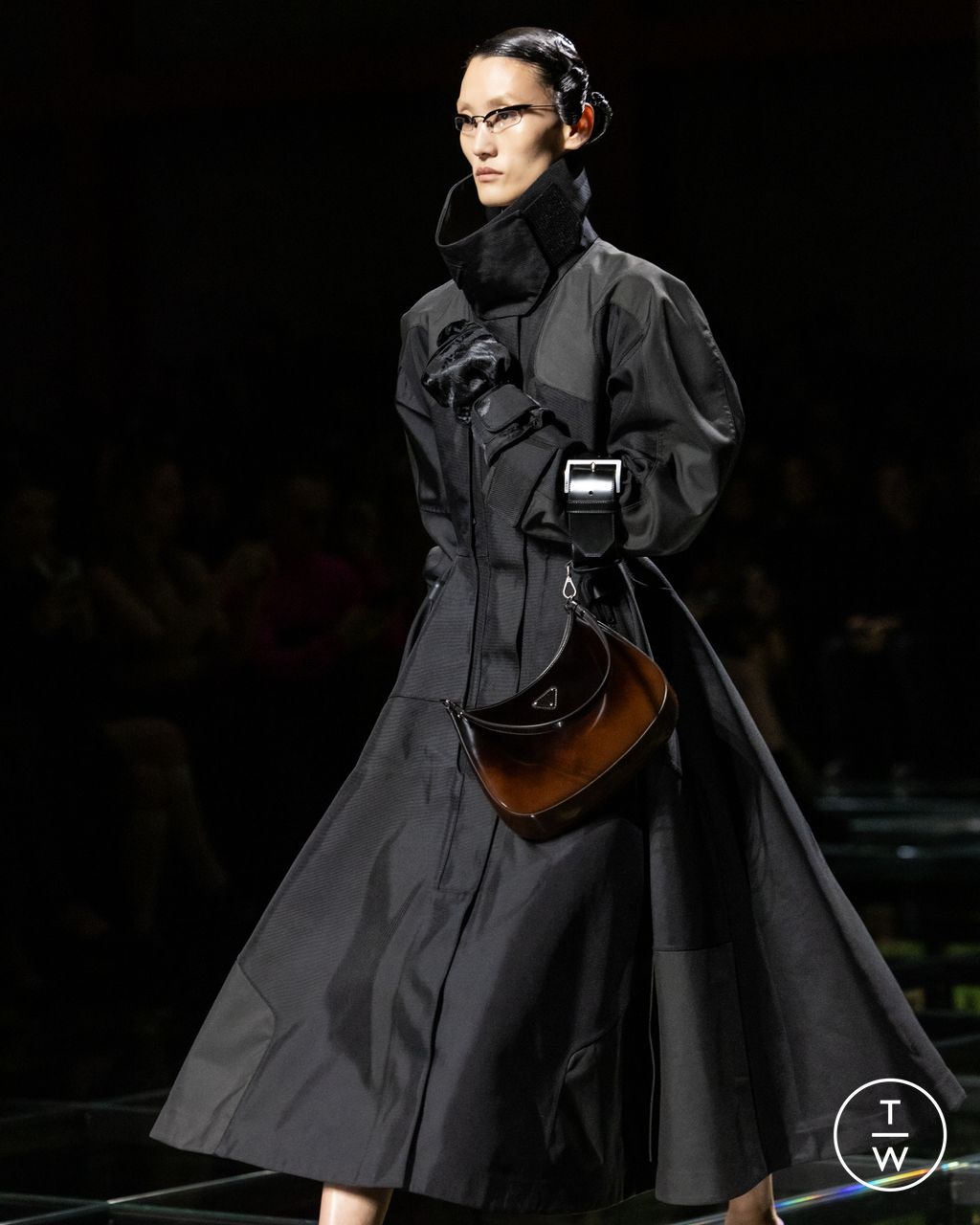 Fashion Week Milan Fall/Winter 2024 look 20 de la collection Prada womenswear accessories