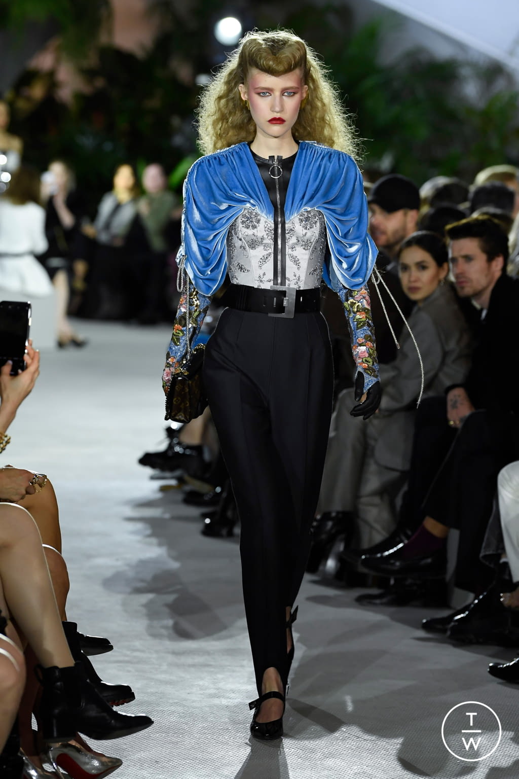 Fashion Week Paris Resort 2020 look 59 from the Louis Vuitton collection 女装