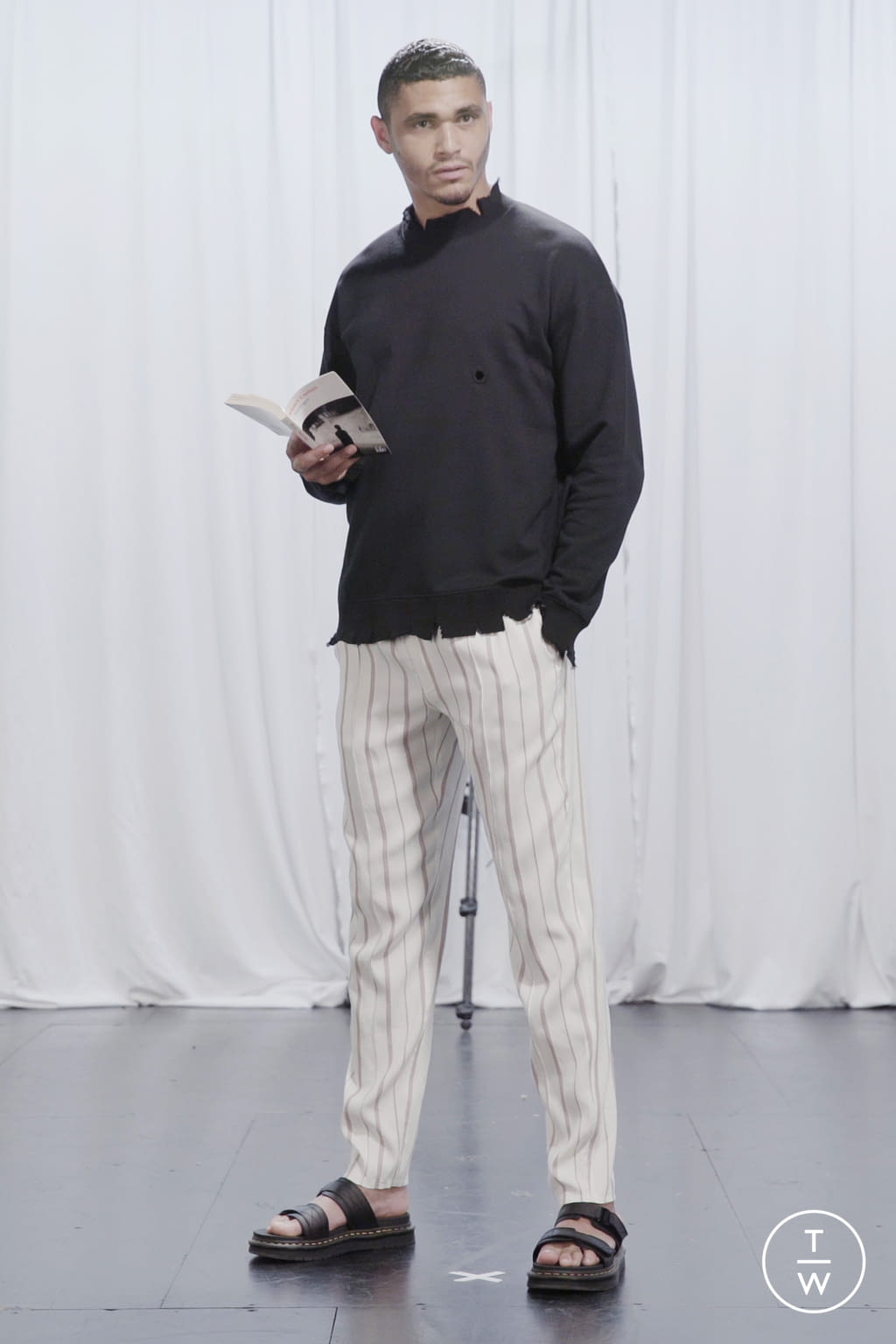 Fashion Week Paris Spring/Summer 2021 look 6 from the LGN Louis Gabriel Nouchi collection menswear