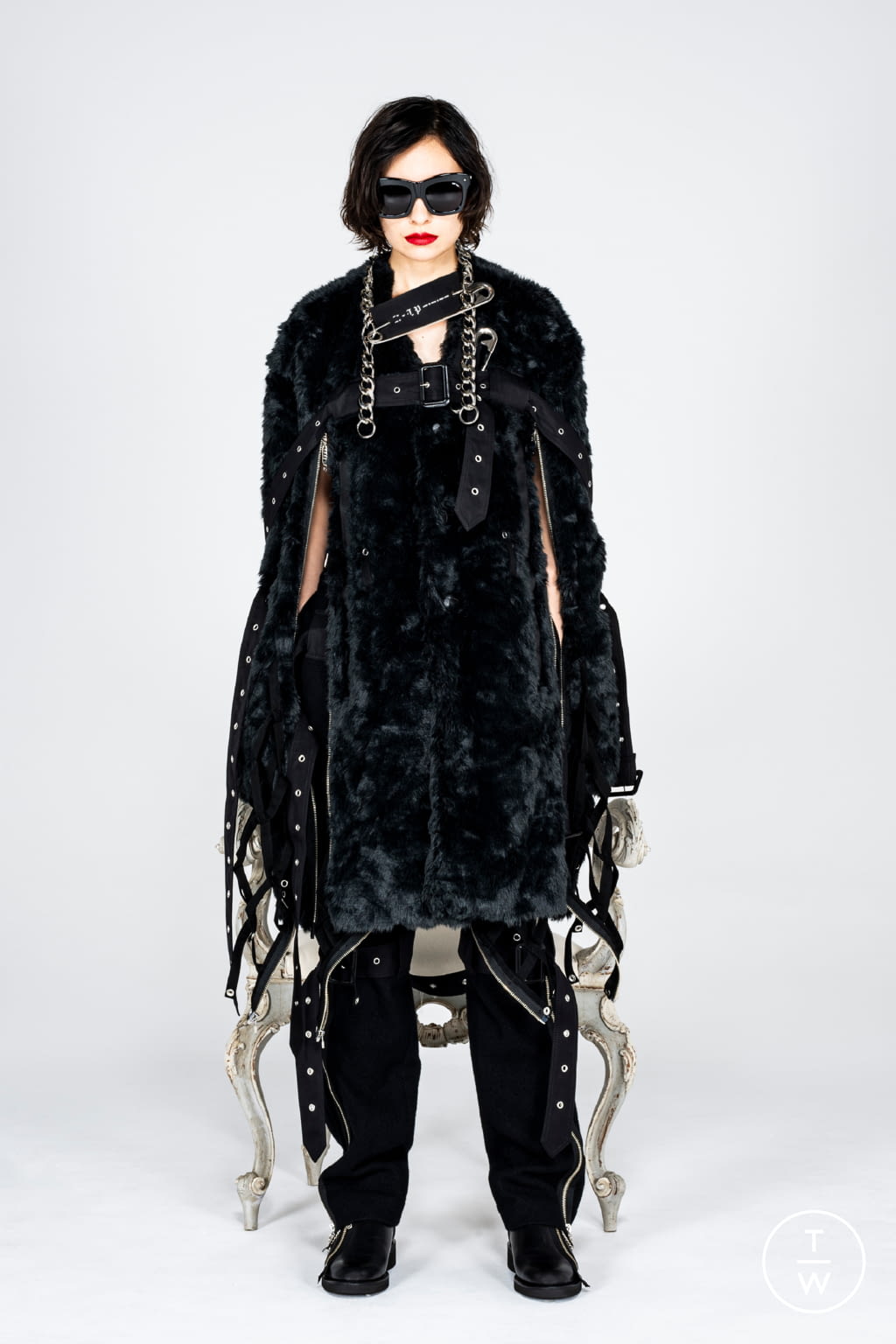 Fashion Week Paris Fall/Winter 2021 look 6 de la collection Takahiromiyashita The Soloist womenswear