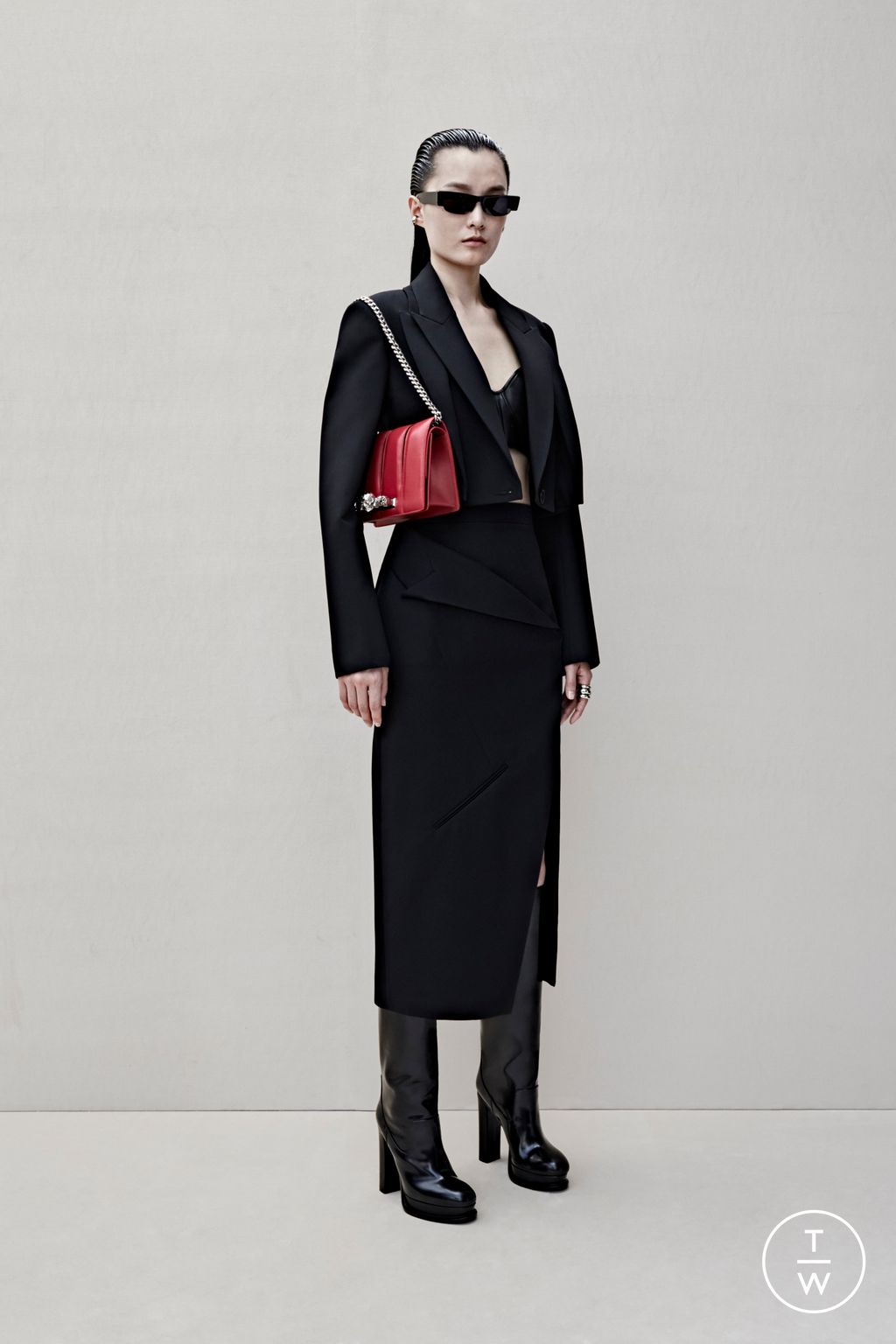 Fashion Week London Resort 2023 look 7 from the Alexander McQueen collection womenswear