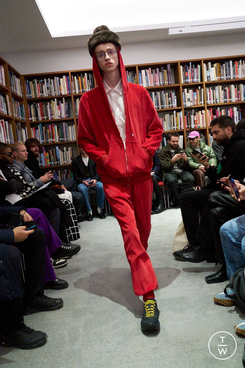 Fashion Week Paris Fall/Winter 2024 look 6 from the Winnie collection menswear