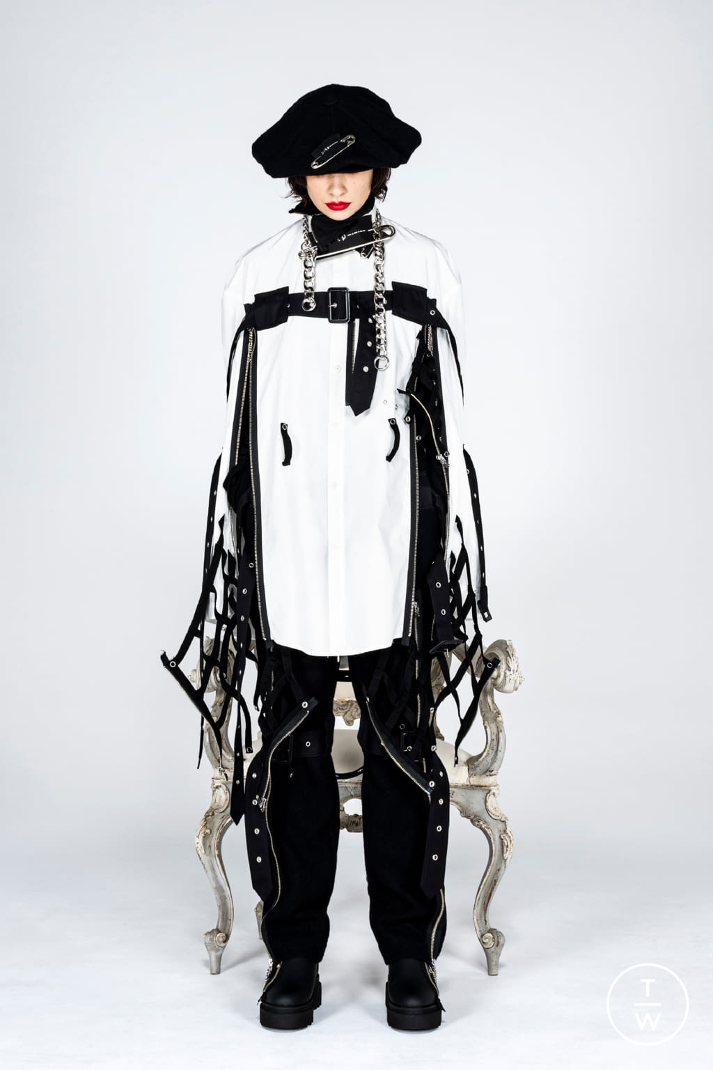 Fashion Week Paris Fall/Winter 2021 look 9 de la collection Takahiromiyashita The Soloist menswear