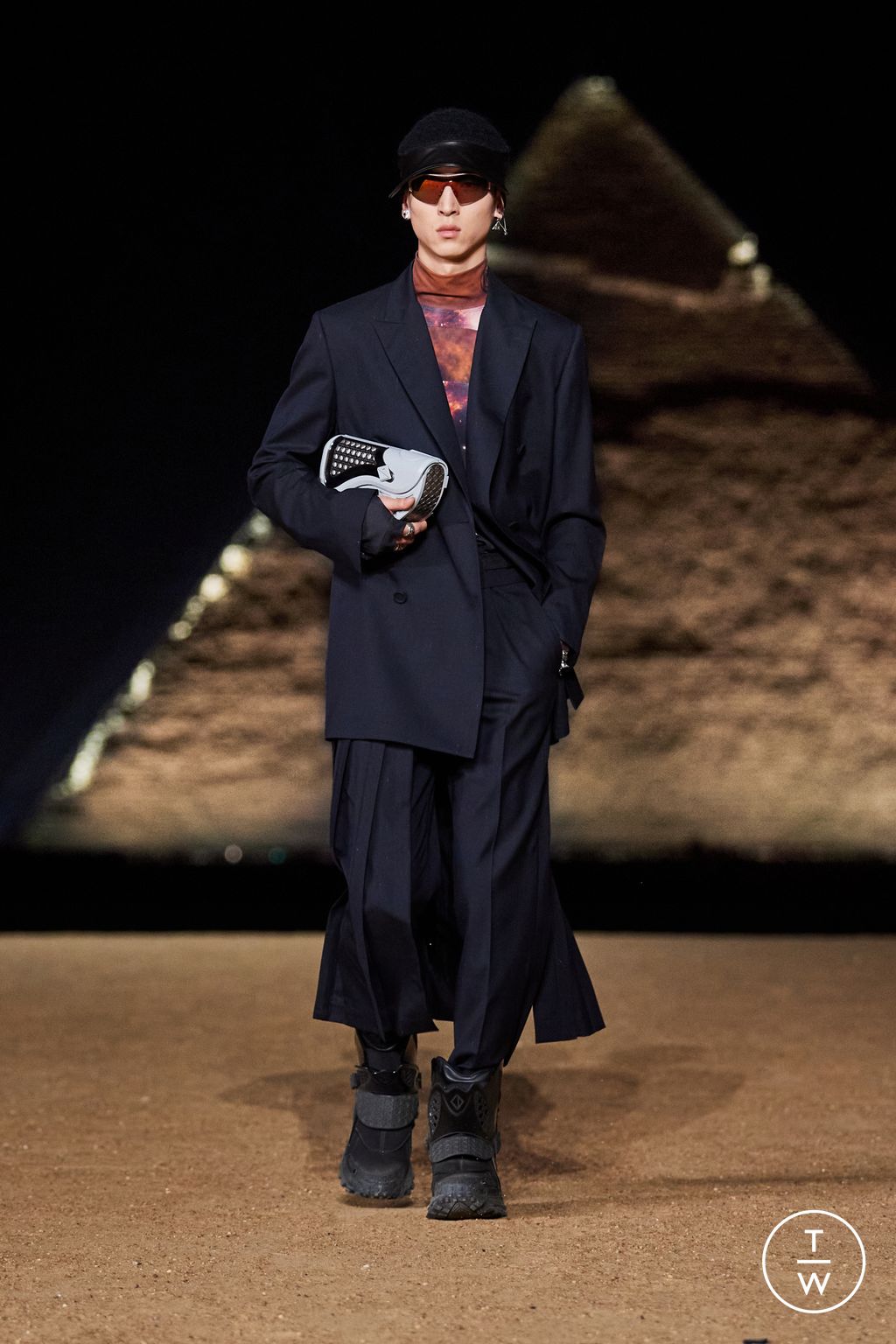 Fashion Week Paris Pre-Fall 2023 look 73 from the Dior Men collection menswear