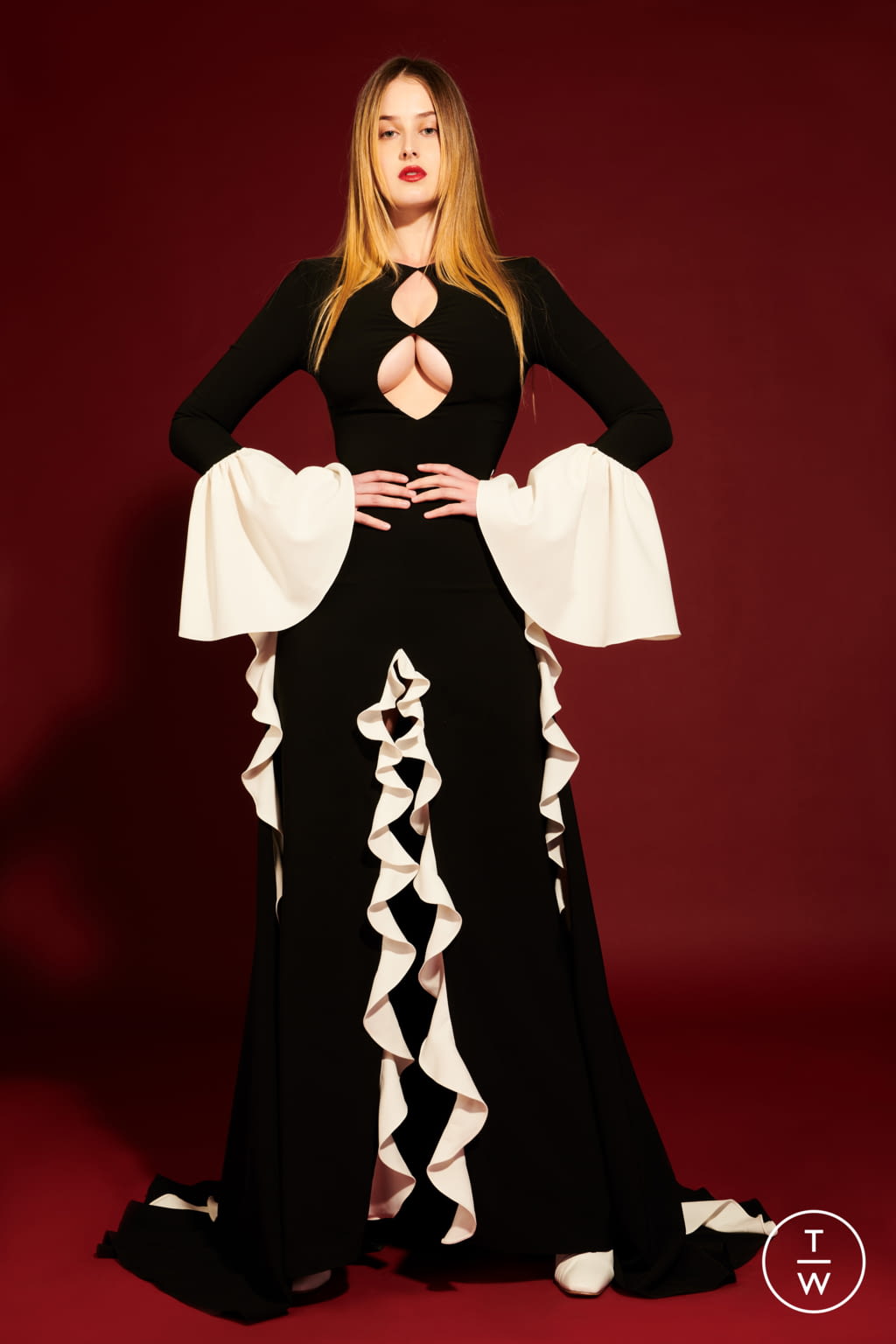 Fashion Week New York Pre-Fall 2022 look 8 from the Christian Siriano collection womenswear