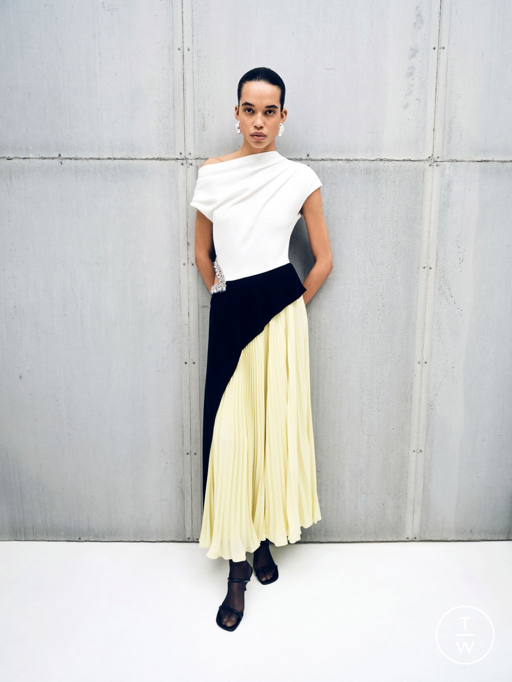 Fashion Week New York Pre-Fall 2025 look 8 from the Simkhai collection womenswear