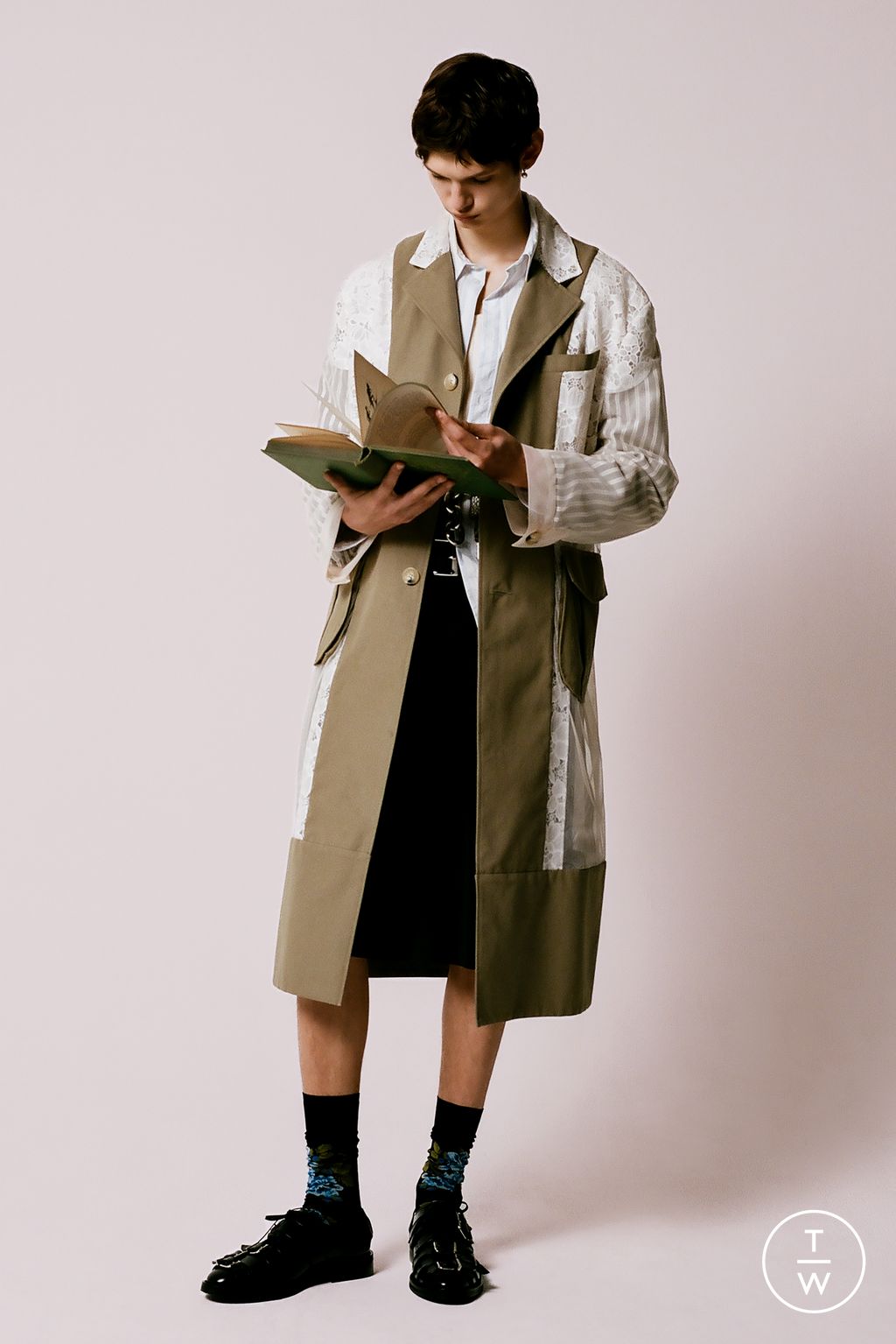 Fashion Week London Fall/Winter 2025 look 8 from the Simone Rocha collection menswear