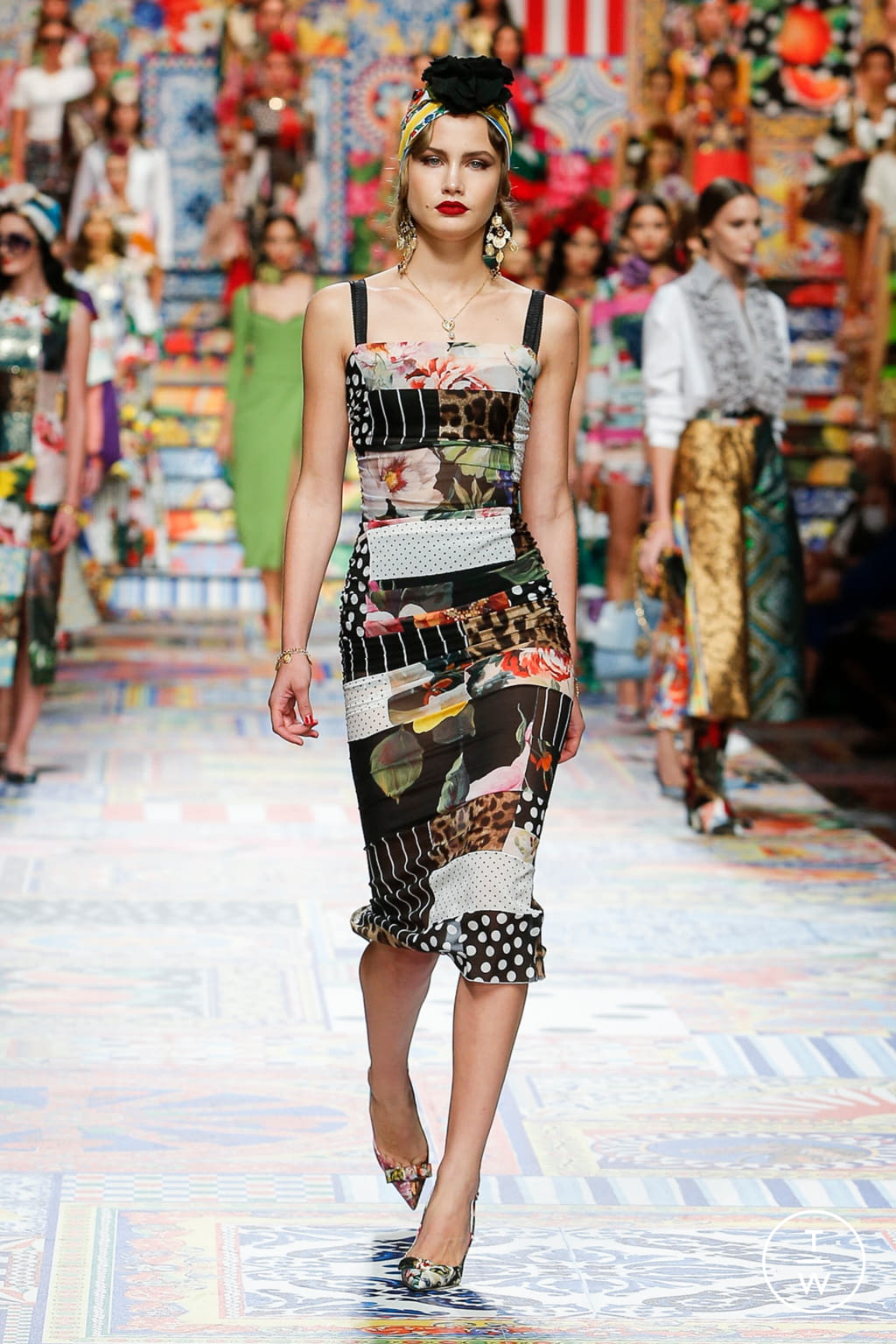 Fashion Week Milan Spring/Summer 2021 look 85 from the Dolce & Gabbana collection womenswear