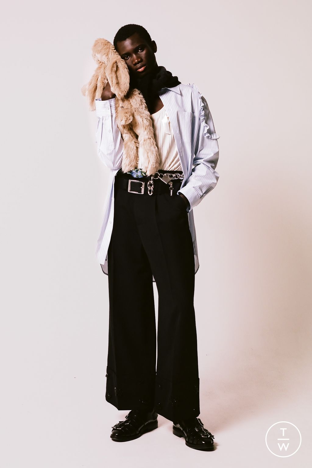 Fashion Week London Fall/Winter 2025 look 9 from the Simone Rocha collection menswear