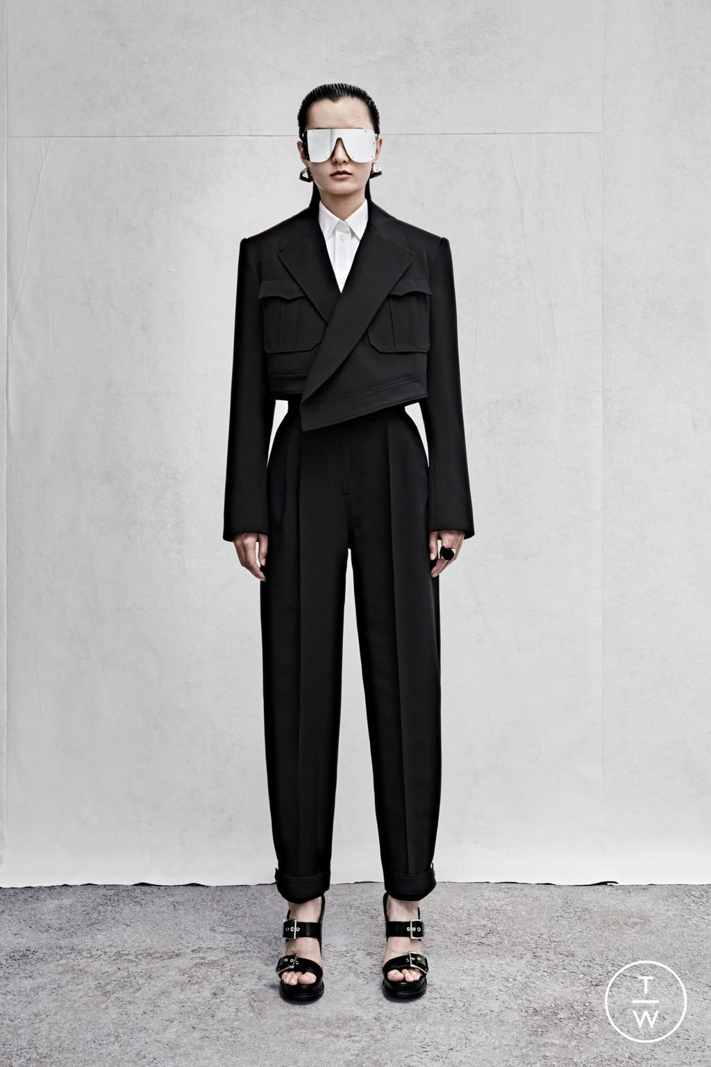 Fashion Week London Resort 2023 look 9 from the Alexander McQueen collection womenswear