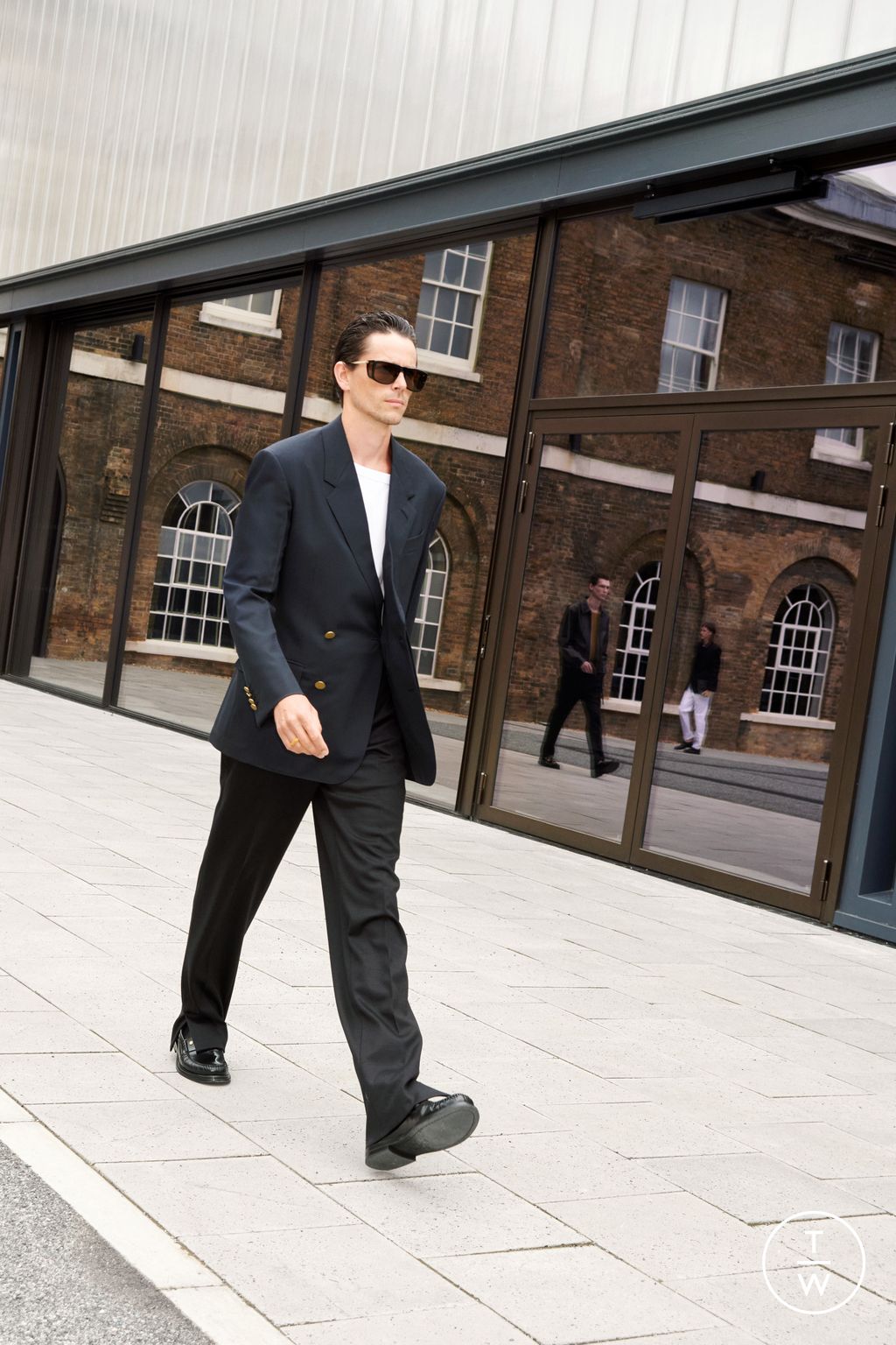 Fashion Week London Spring/Summer 2023 look 9 from the Dunhill collection menswear