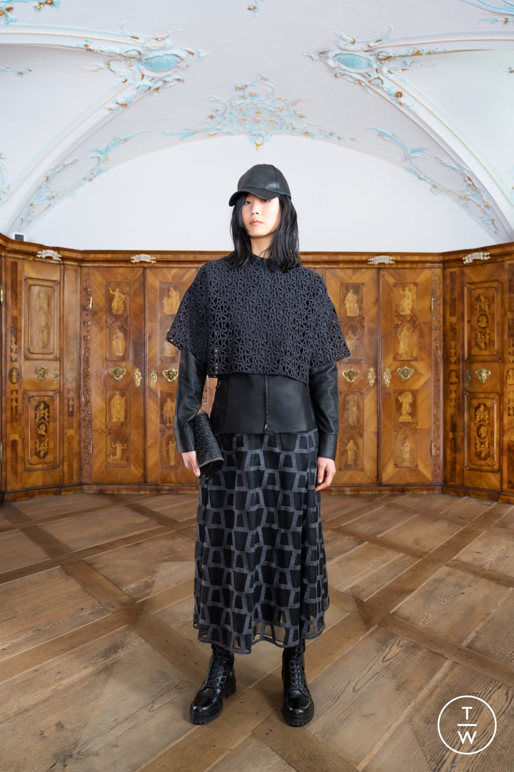 Fashion Week Paris Fall/Winter 2021 look 27 from the Akris collection 女装