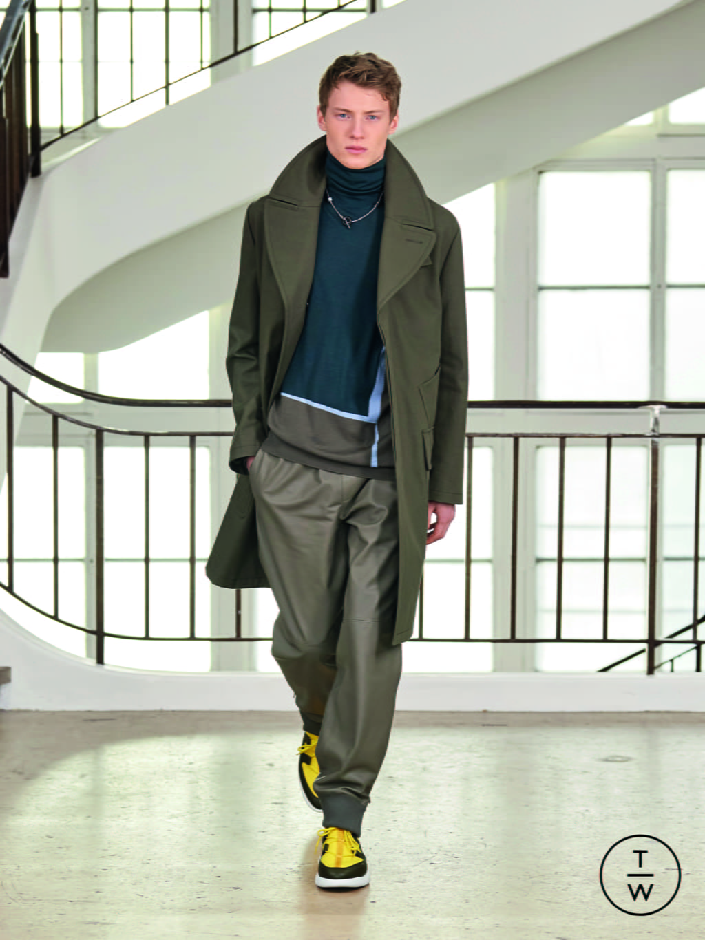 Fashion Week Paris Fall/Winter 2021 look 1 from the Hermès collection menswear