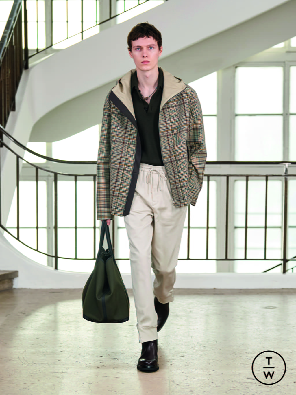 Fashion Week Paris Fall/Winter 2021 look 10 from the Hermès collection menswear