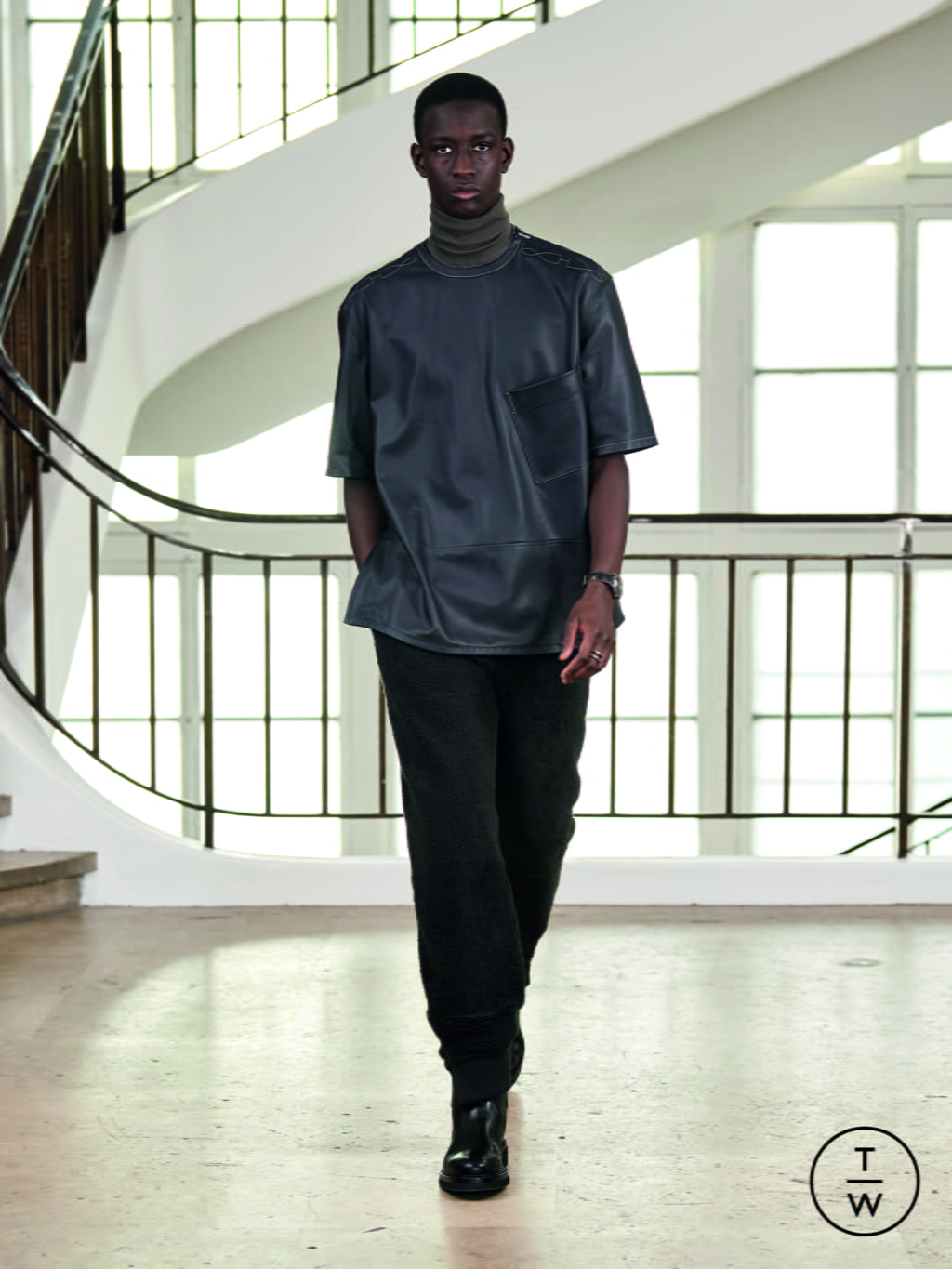 Fashion Week Paris Fall/Winter 2021 look 19 from the Hermès collection menswear