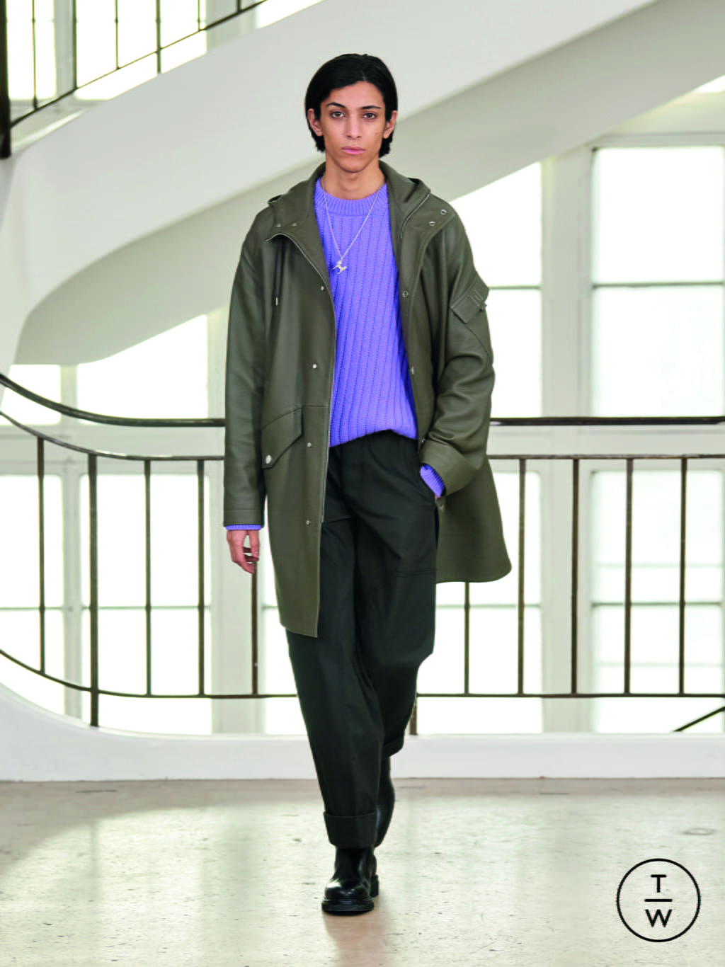 Fashion Week Paris Fall/Winter 2021 look 24 from the Hermès collection 男装