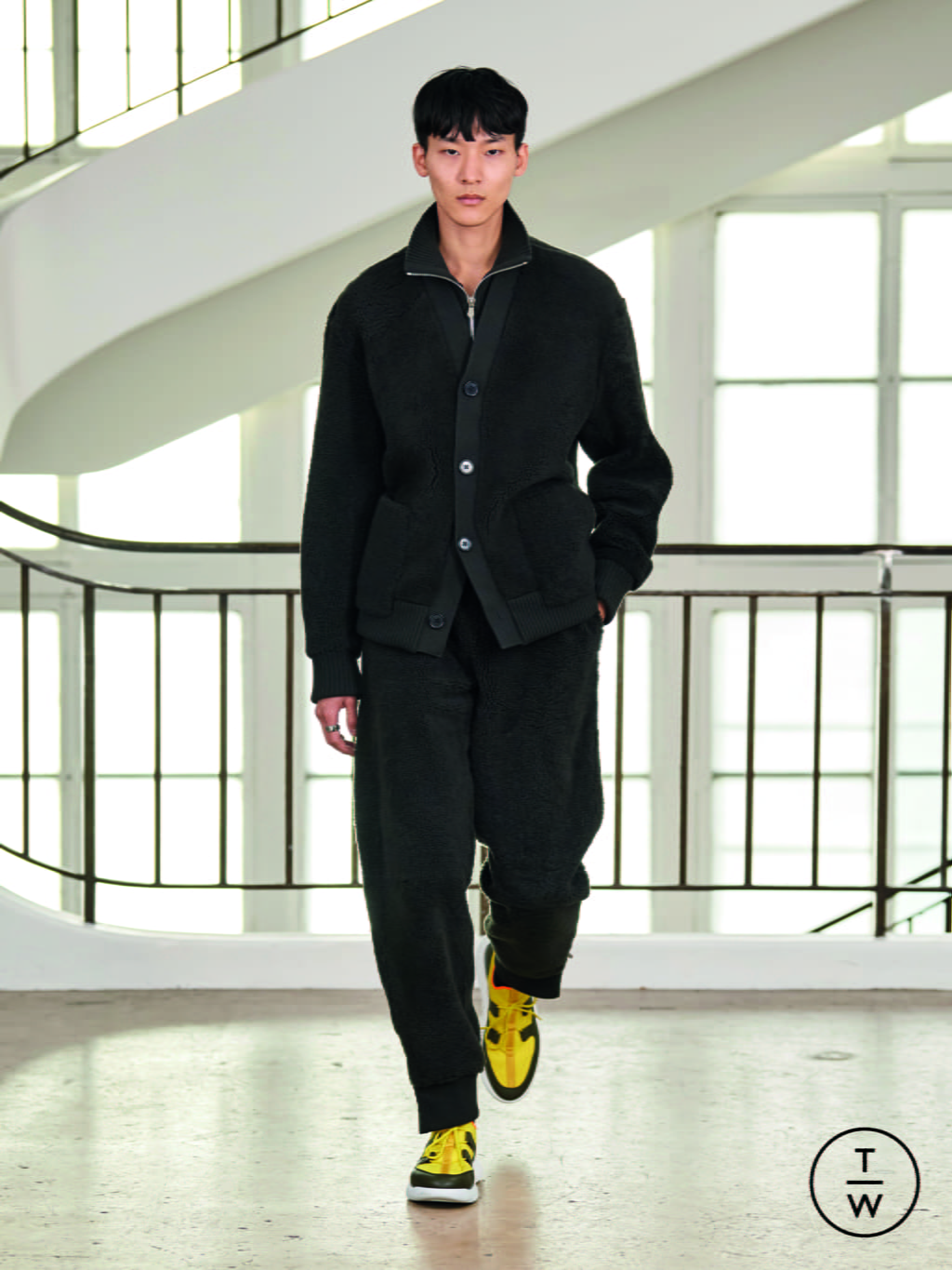 Fashion Week Paris Fall/Winter 2021 look 27 from the Hermès collection 男装