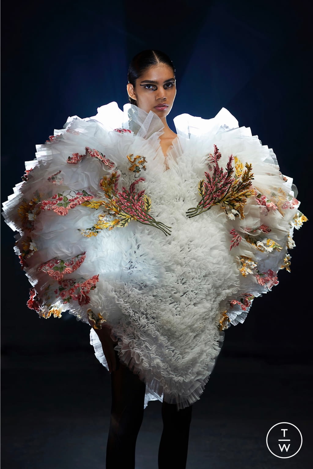 Fashion Week Paris Fall/Winter 2021 look 14 de la collection Rahul Mishra couture