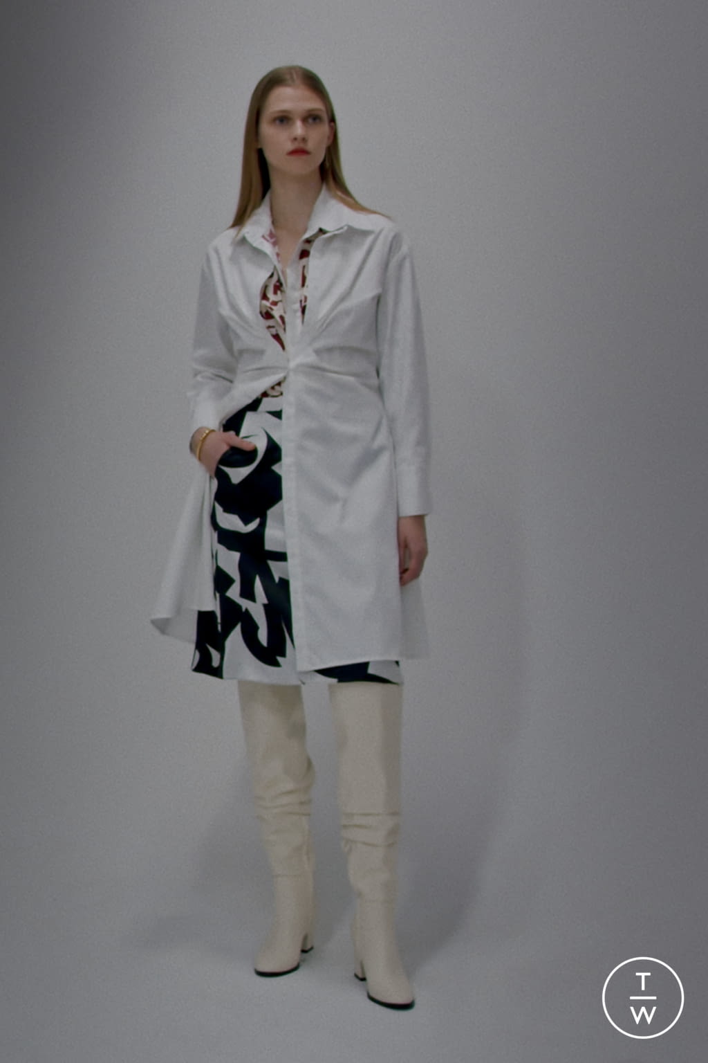 Fashion Week New York Fall/Winter 2021 look 15 from the Loring collection 女装