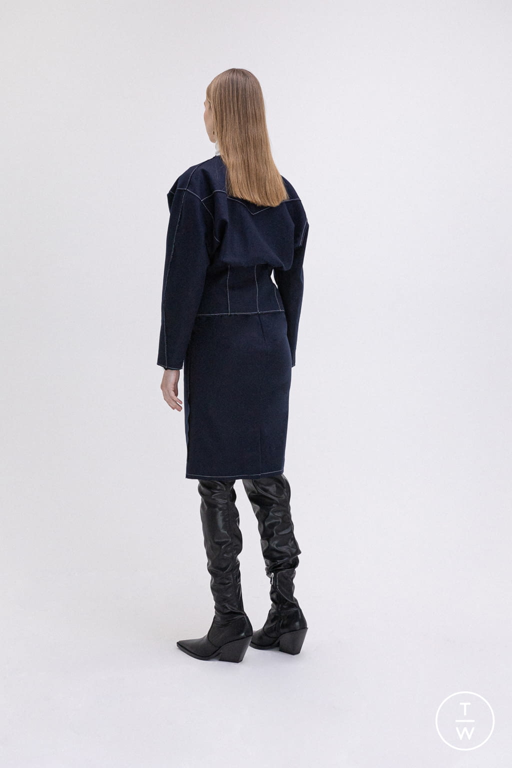 Fashion Week New York Fall/Winter 2021 look 17 de la collection Loring womenswear