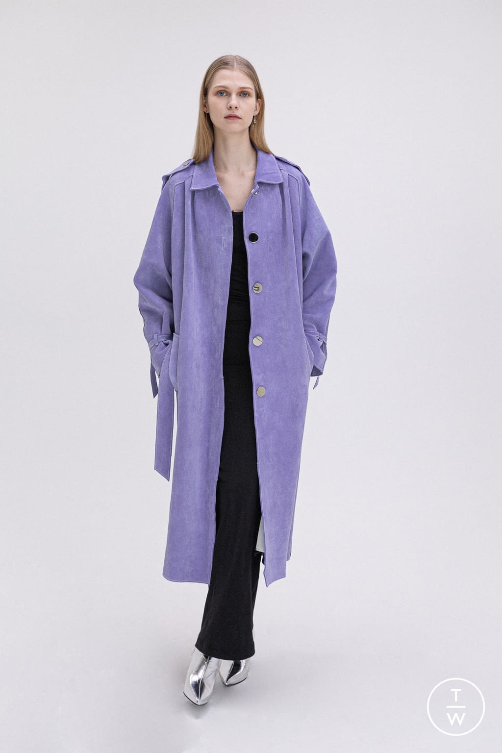 Fashion Week New York Fall/Winter 2021 look 28 de la collection Loring womenswear