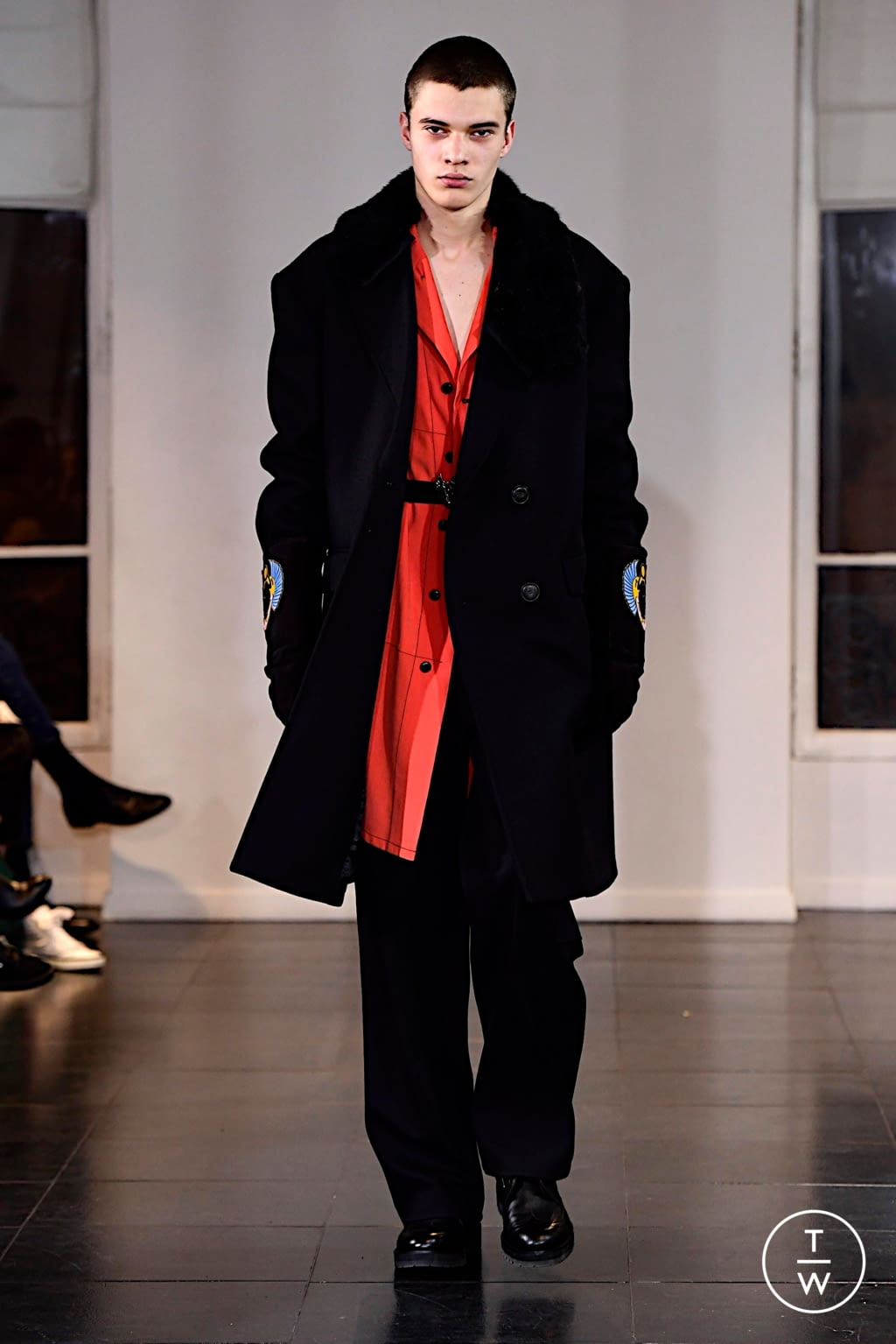 Fashion Week Paris Fall/Winter 2019 look 1 from the Louis Gabriel Nouchi collection 男装