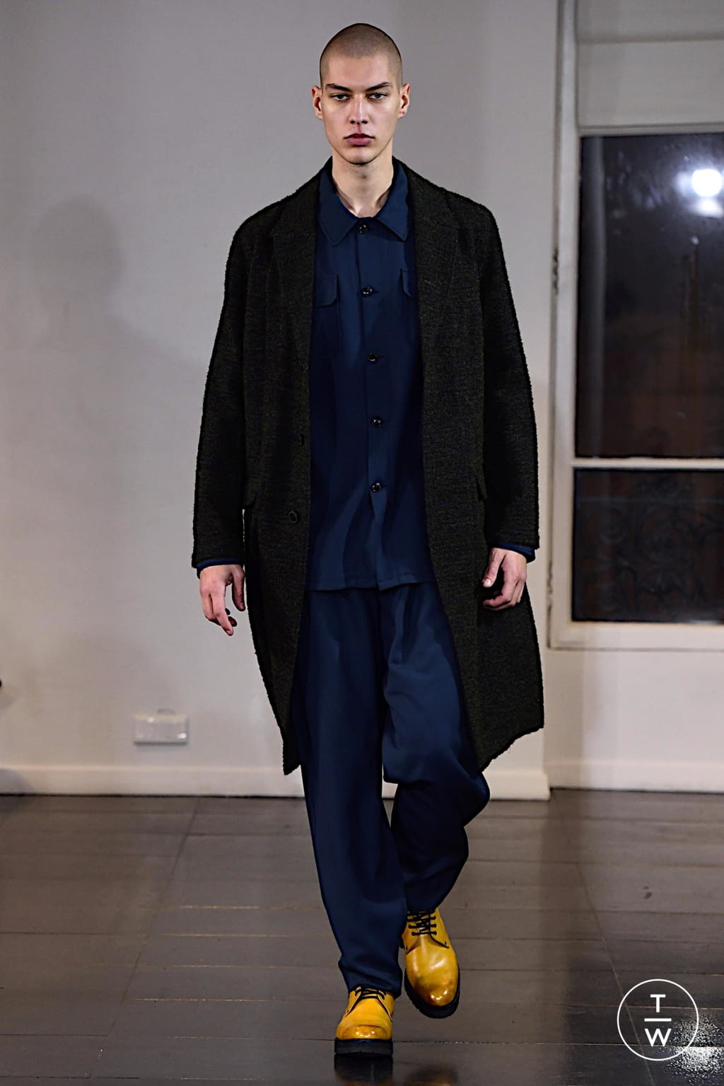 Fashion Week Paris Fall/Winter 2019 look 21 from the Louis Gabriel Nouchi collection 男装