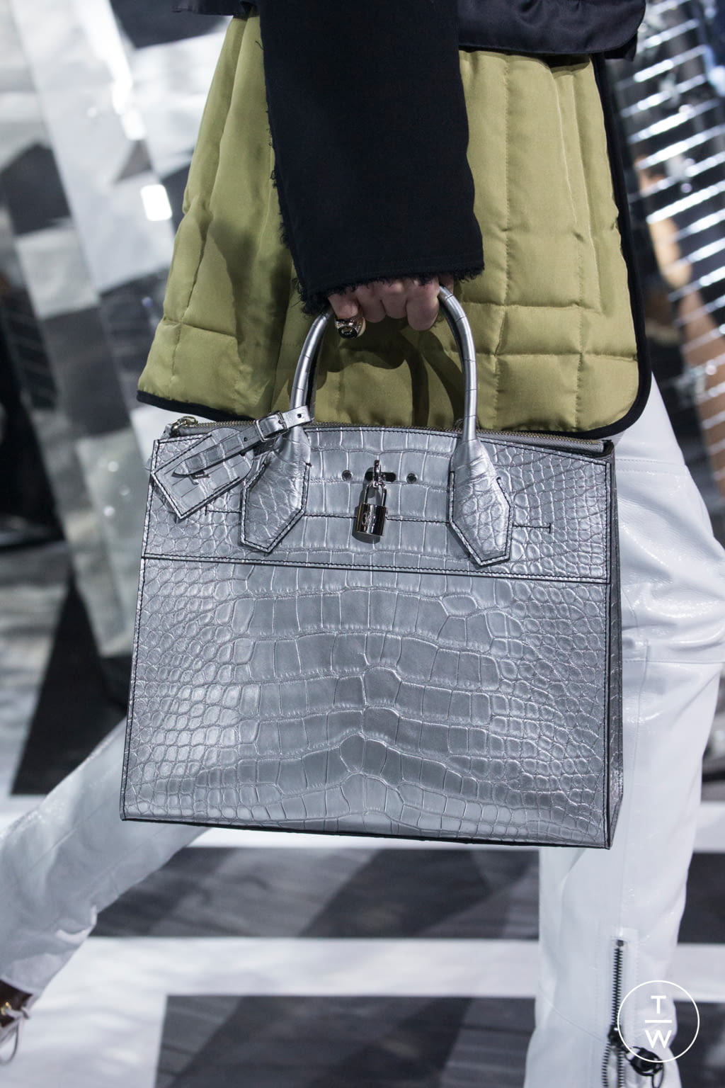 Fashion Week  Fall/Winter 2016 look 7 from the Louis Vuitton collection womenswear accessories