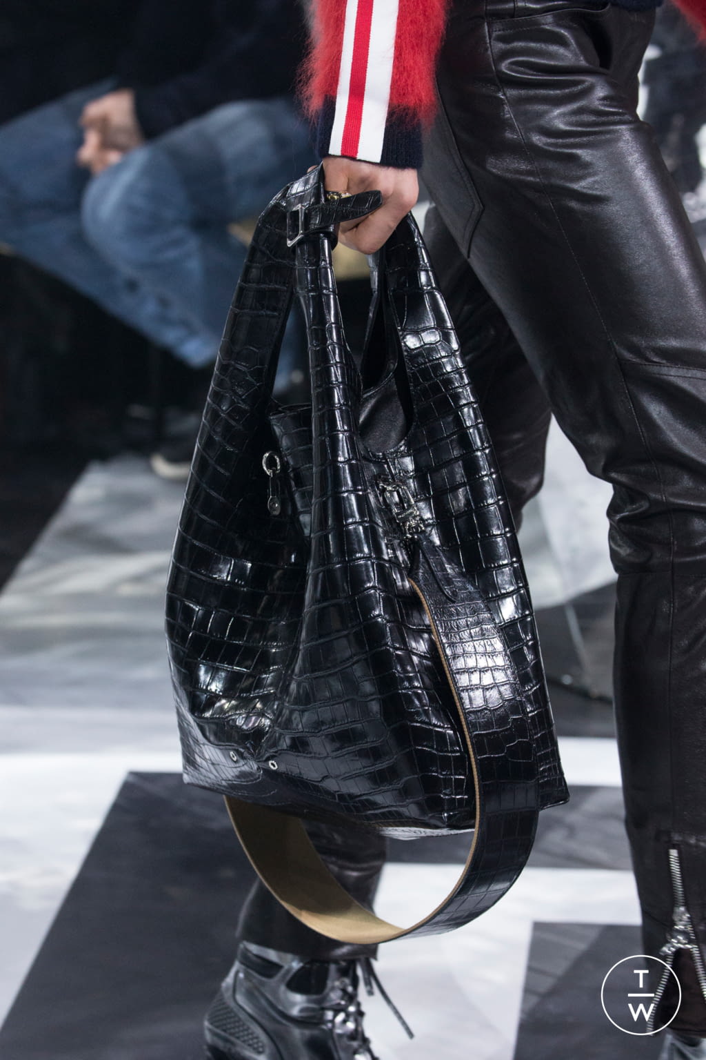 Fashion Week  Fall/Winter 2016 look 9 from the Louis Vuitton collection womenswear accessories