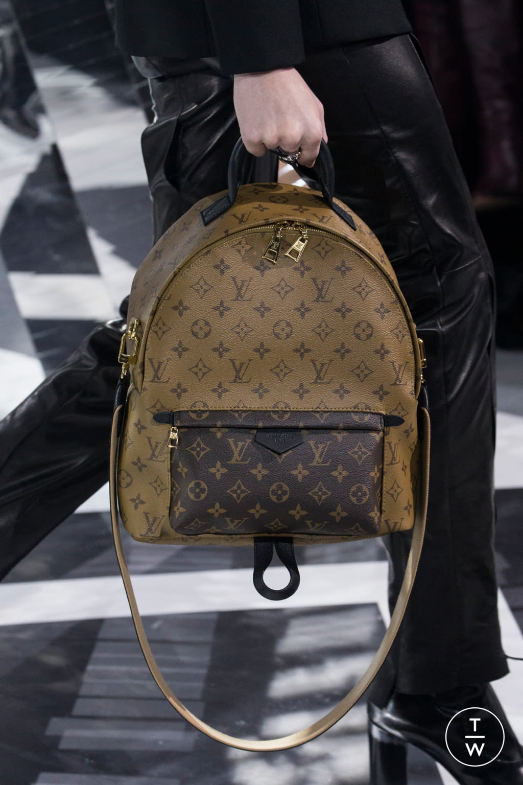 Fashion Week  Fall/Winter 2016 look 15 from the Louis Vuitton collection womenswear accessories