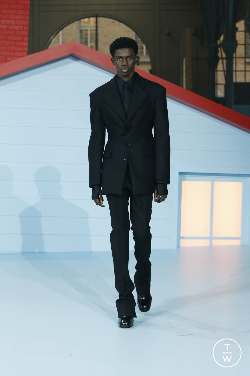 Fashion Week Paris Fall/Winter 2022 look 1 from the Louis Vuitton collection 男装