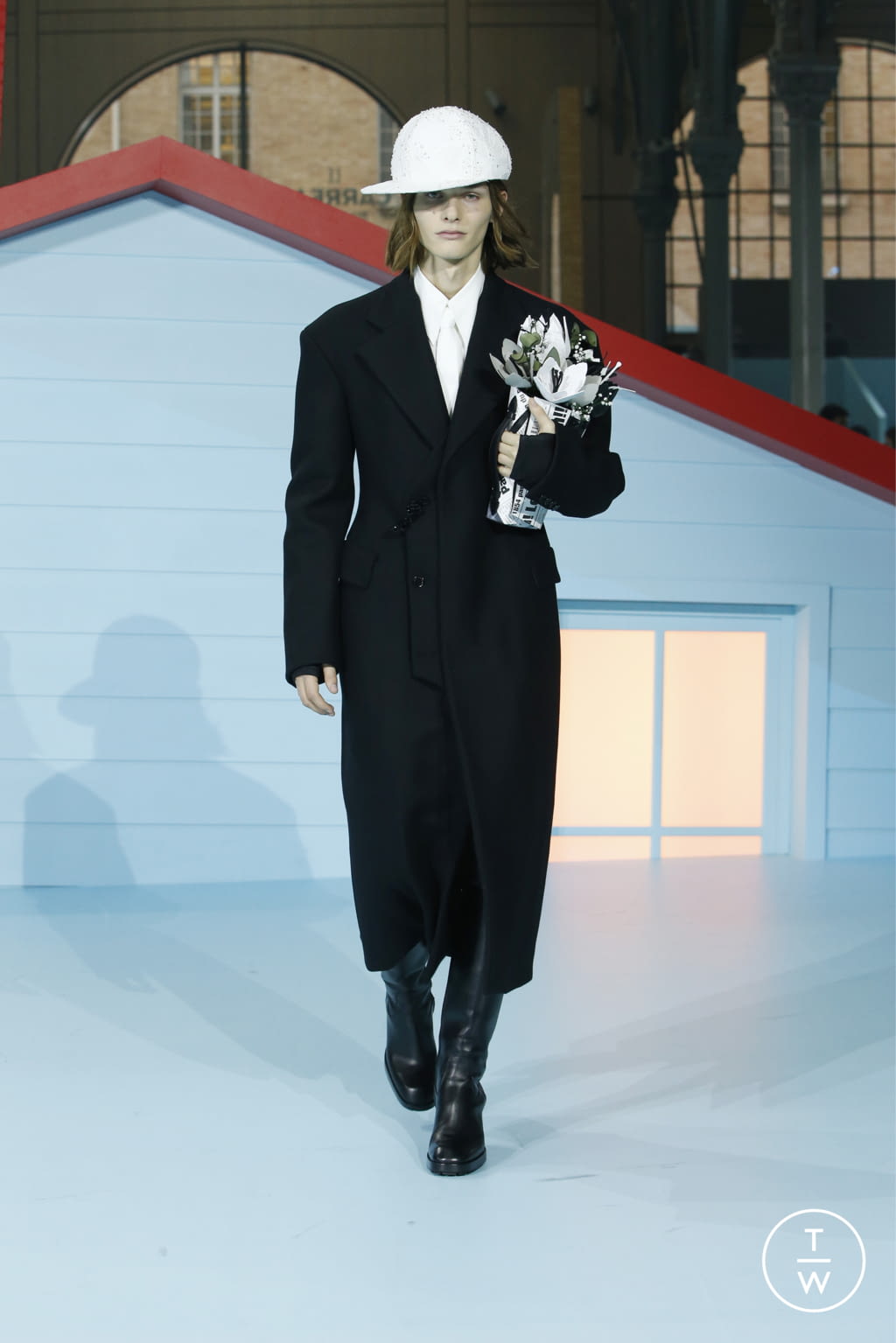Fashion Week Paris Fall/Winter 2022 look 2 from the Louis Vuitton collection menswear