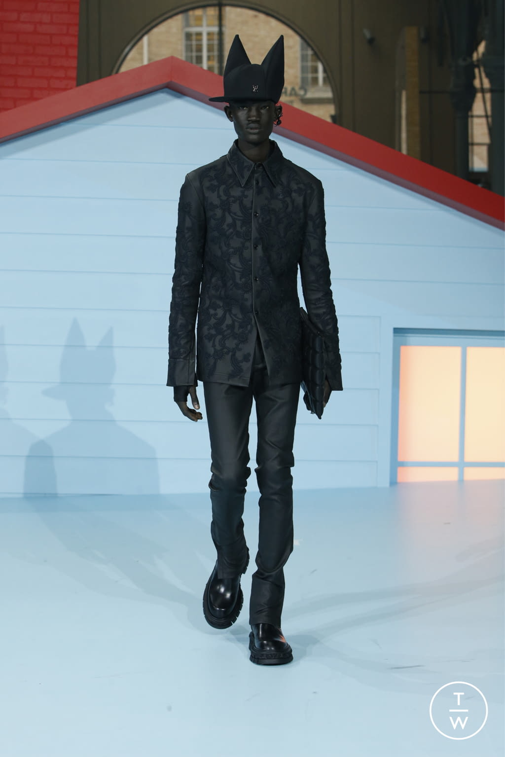 Fashion Week Paris Fall/Winter 2022 look 11 from the Louis Vuitton collection menswear