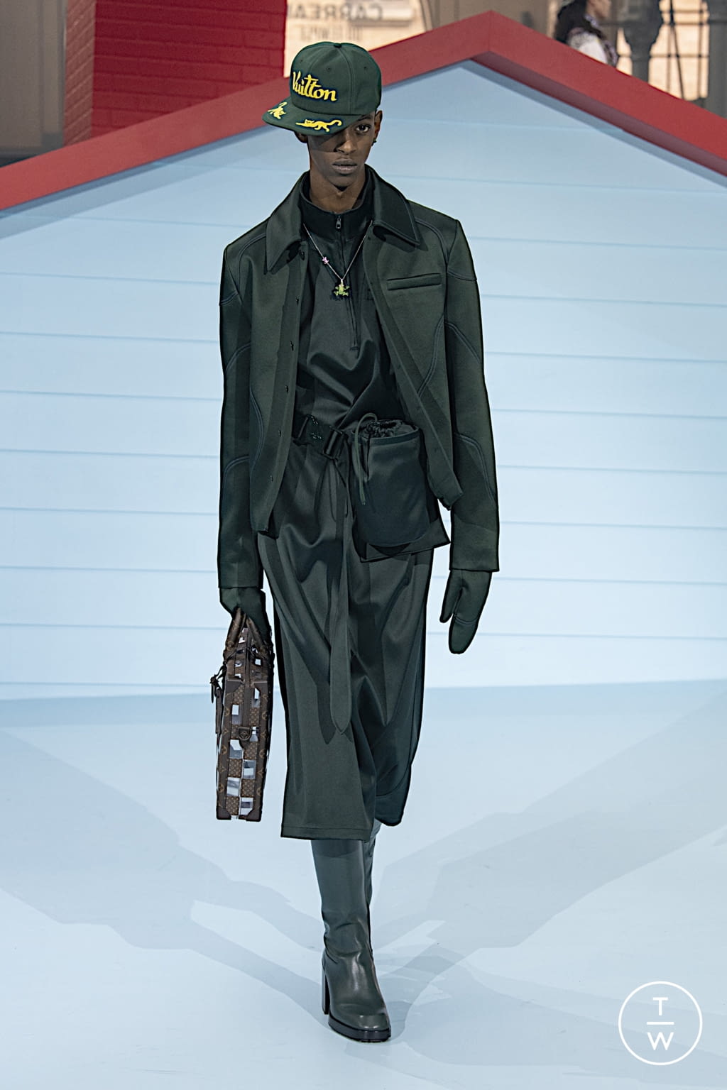 Fashion Week Paris Fall/Winter 2022 look 25 from the Louis Vuitton collection 男装